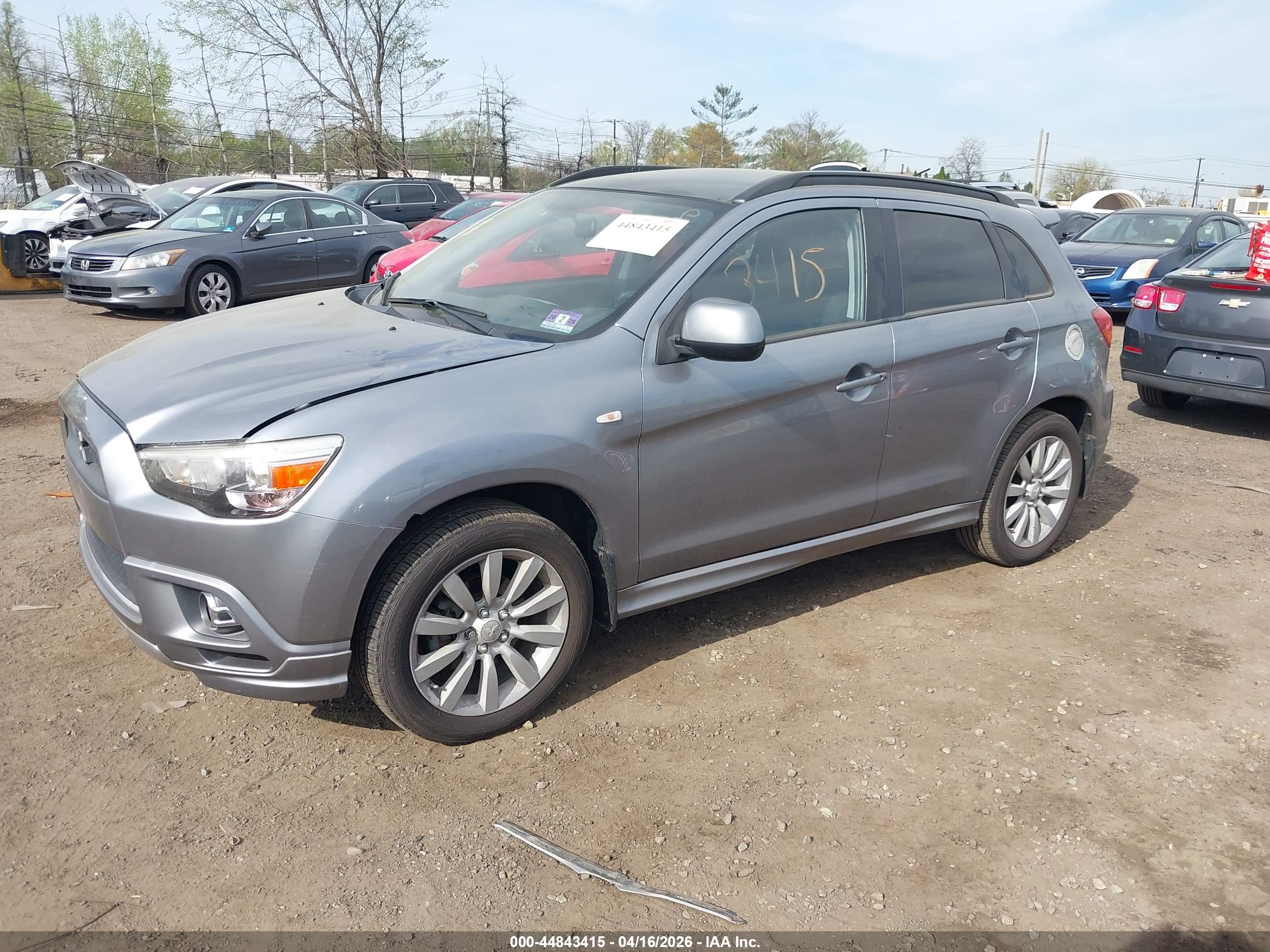 MITSUBISHI OUTLANDER image 2