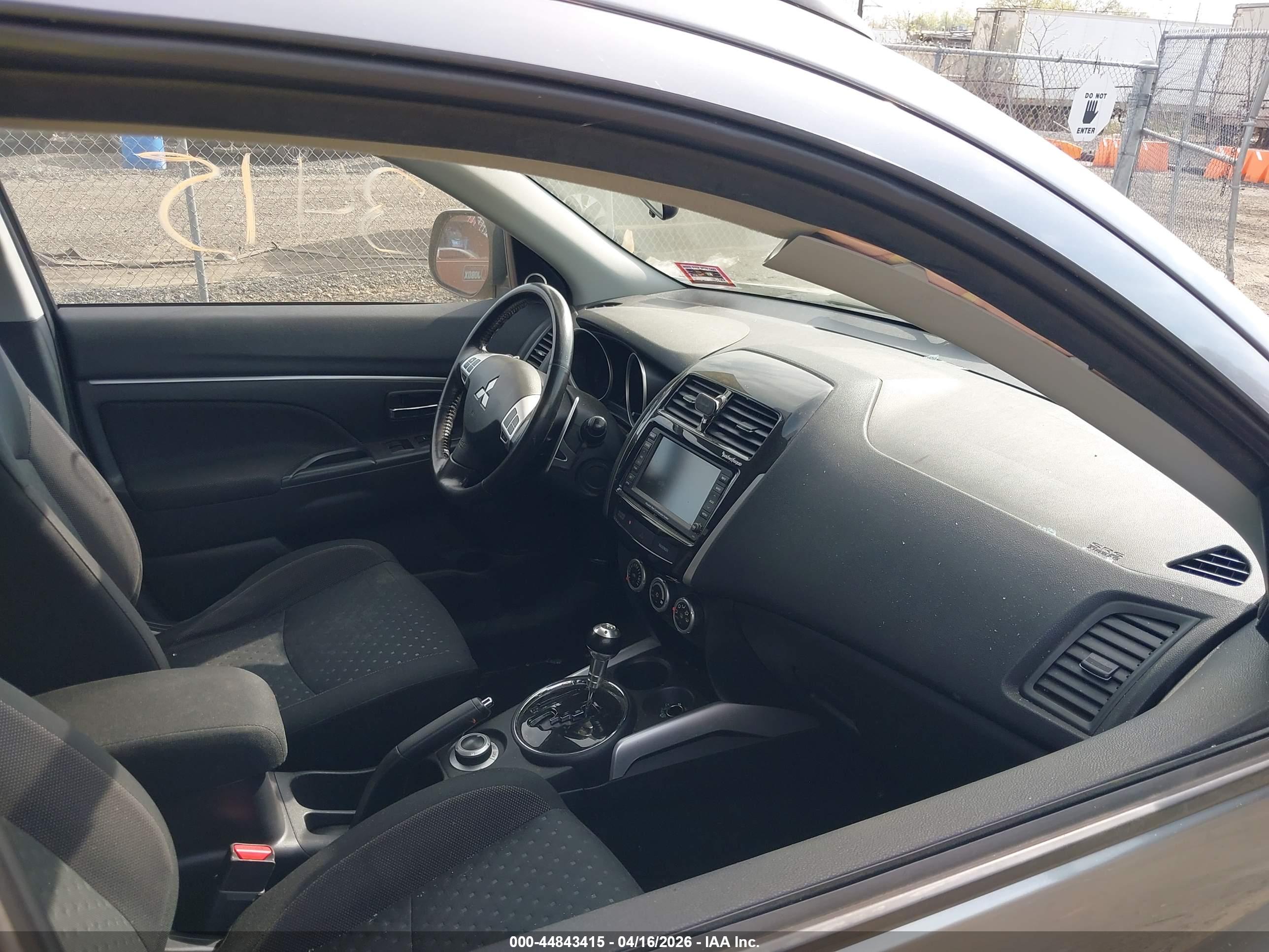 MITSUBISHI OUTLANDER image 5