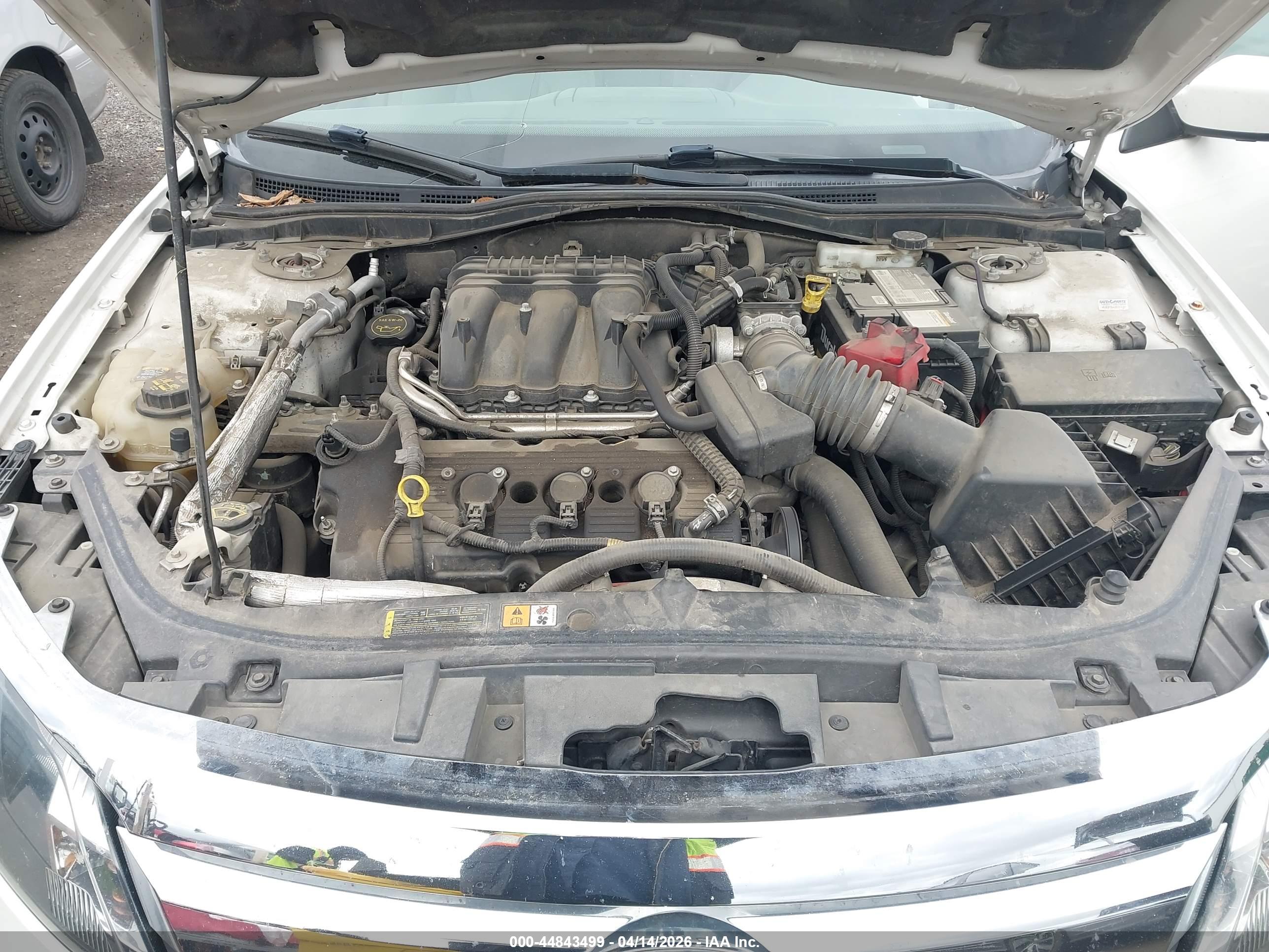 FORD FUSION image 10