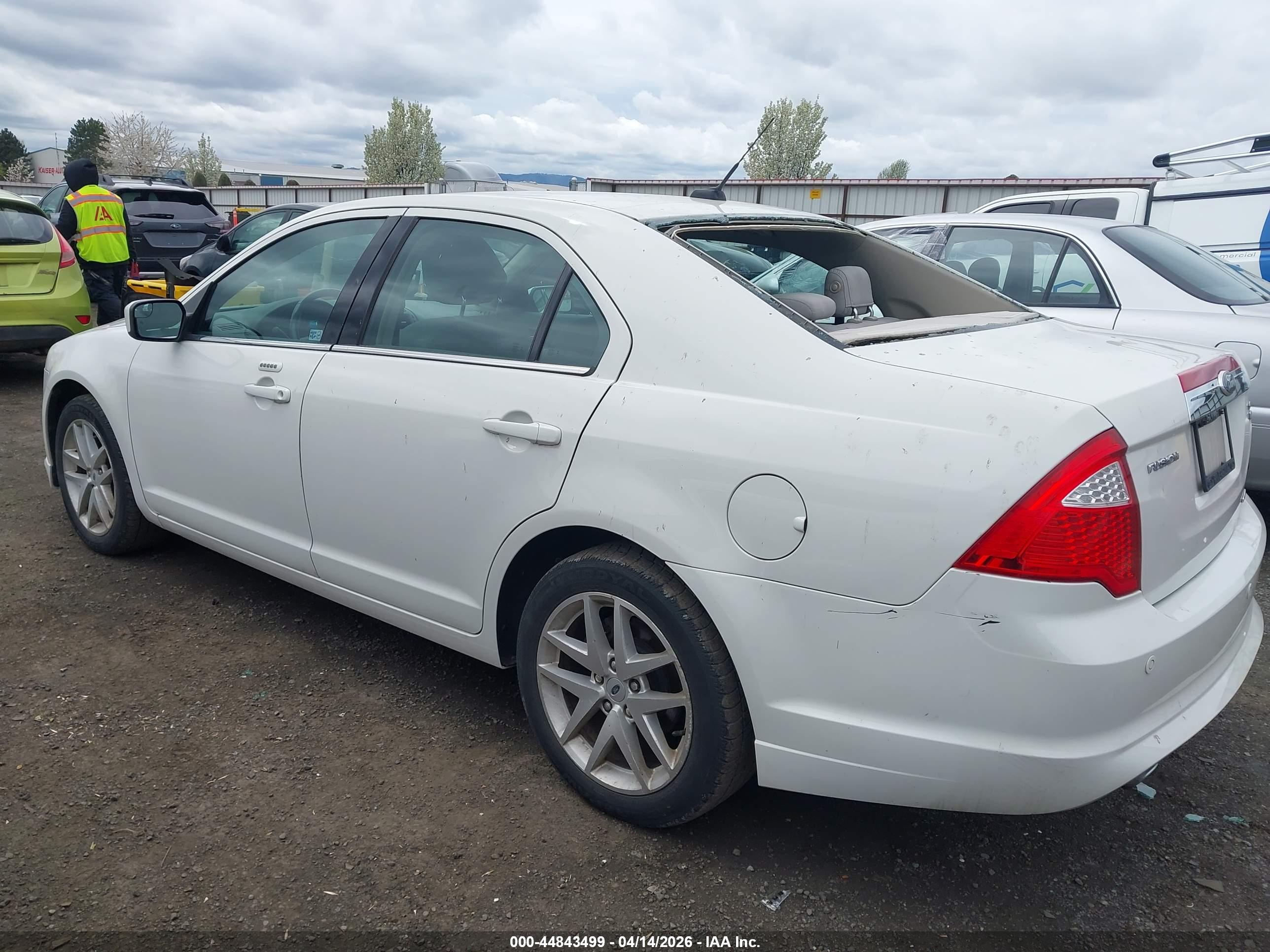 FORD FUSION image 3