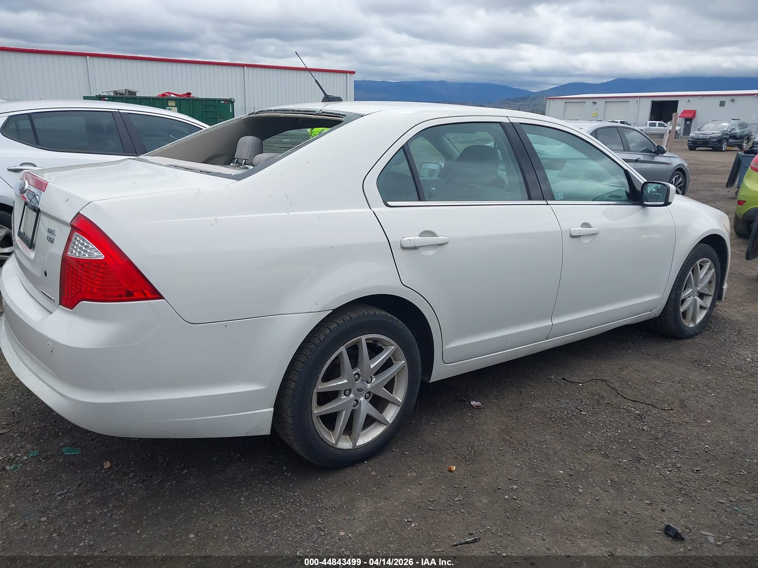 FORD FUSION image 4