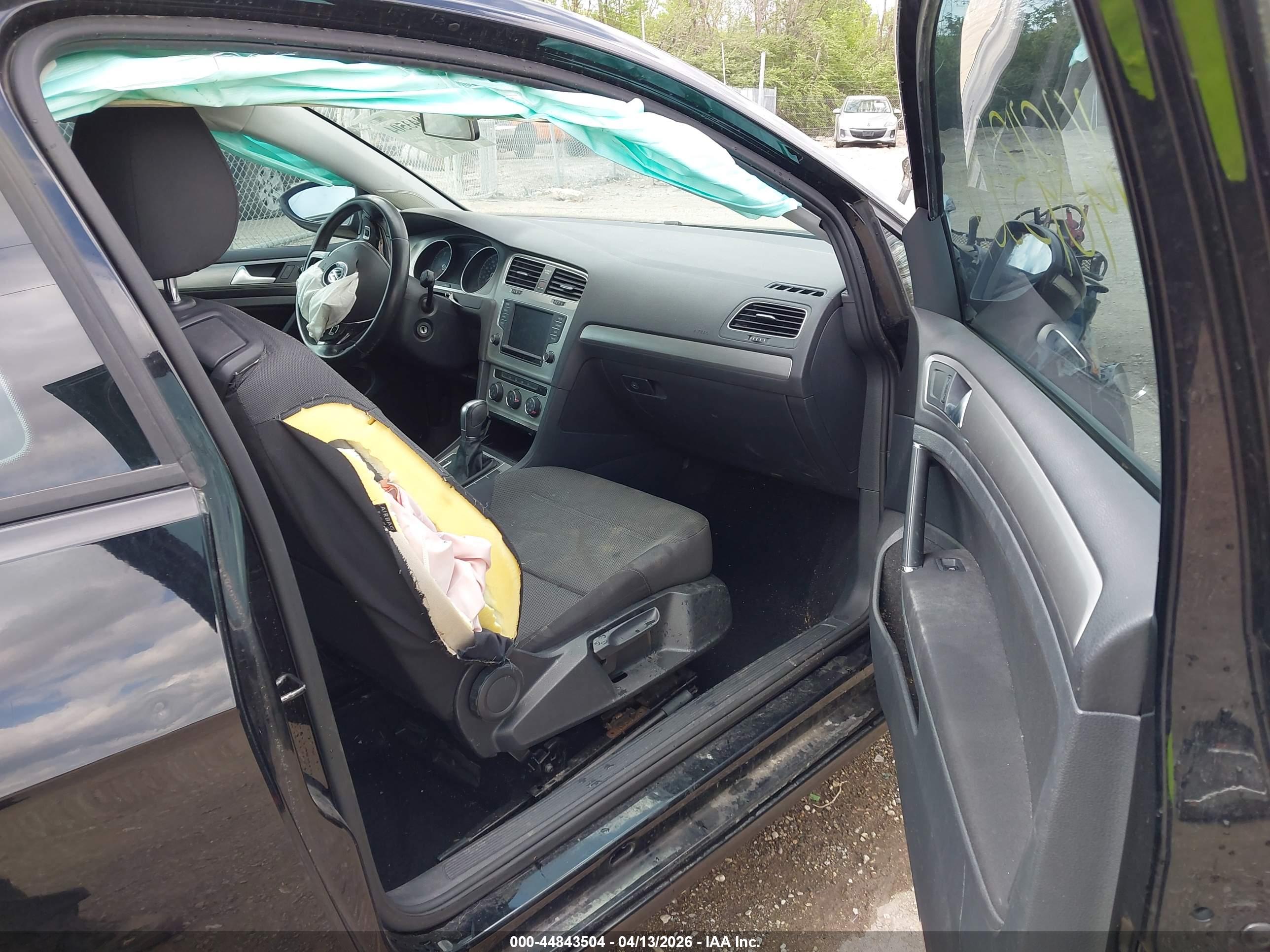 VOLKSWAGEN GOLF image 5