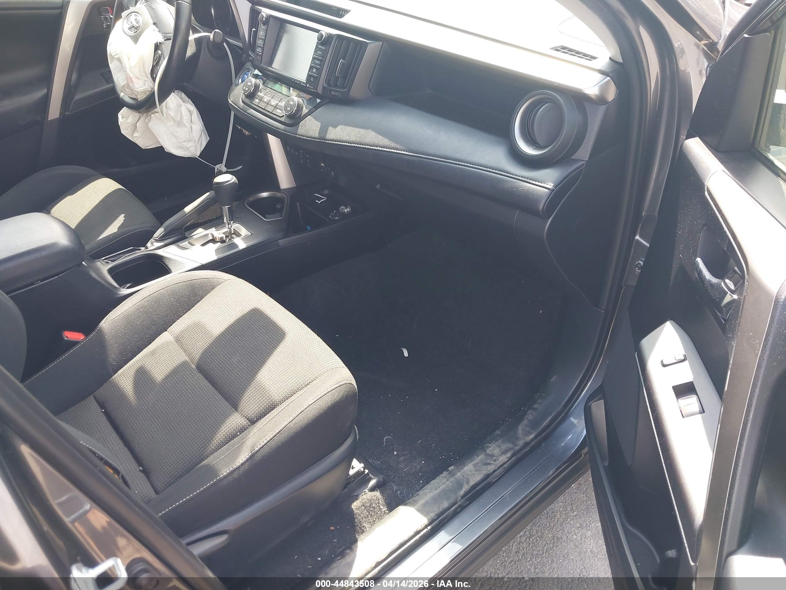 TOYOTA RAV4 image 5