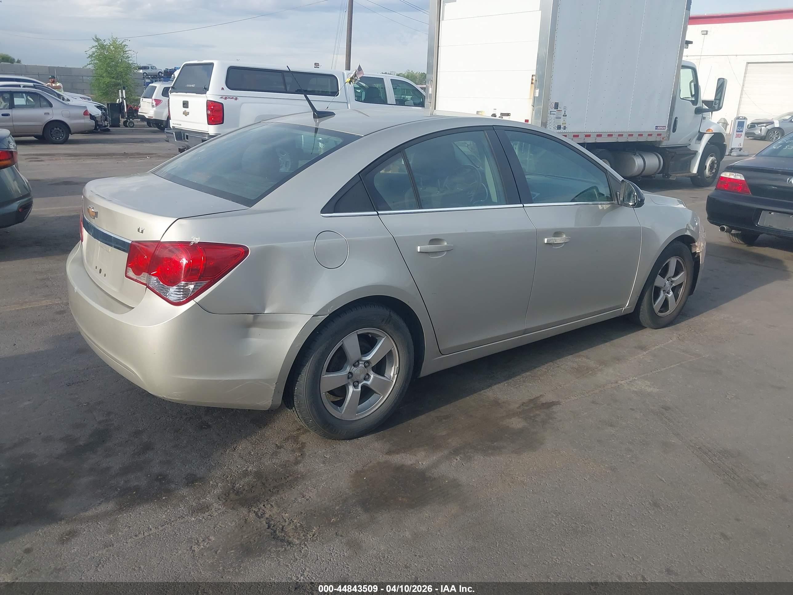CHEVROLET CRUZE image 4