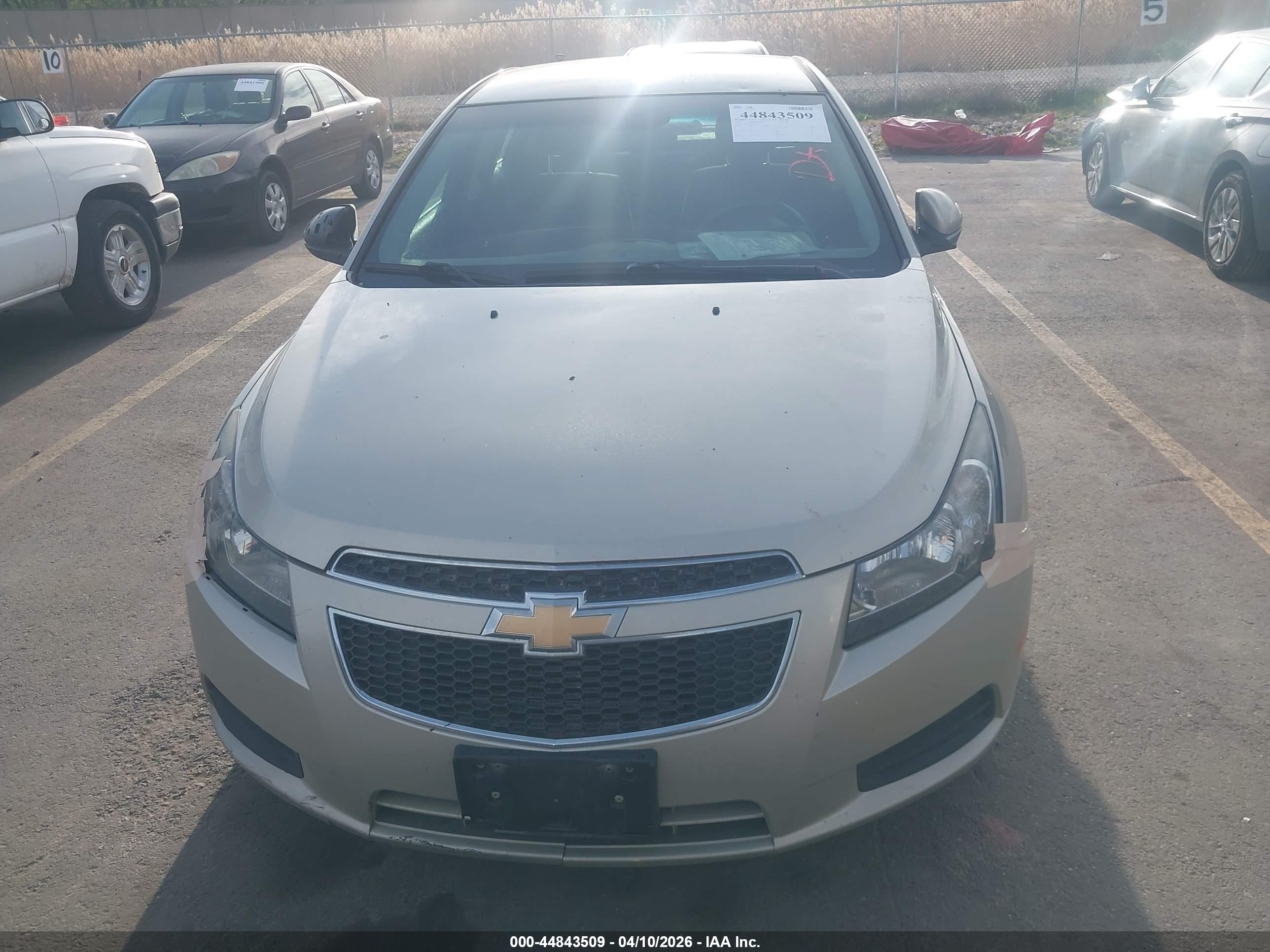 CHEVROLET CRUZE image 6