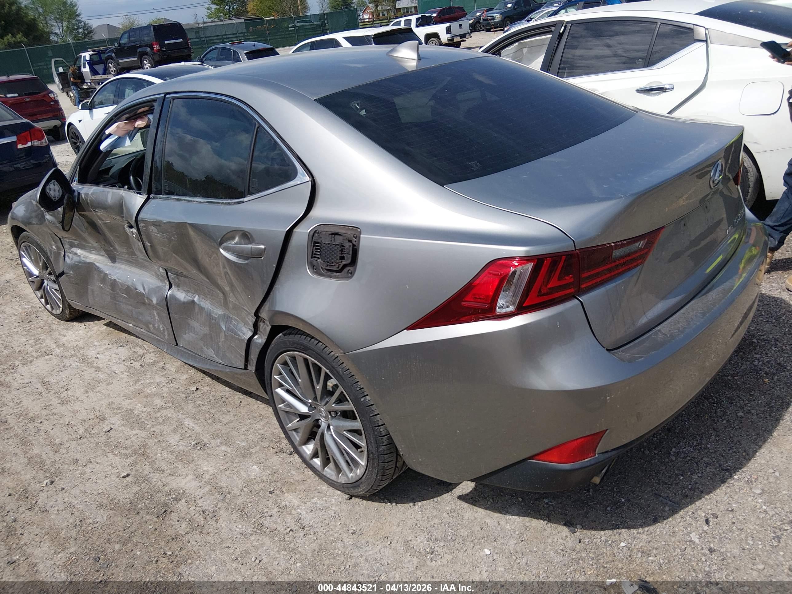 LEXUS IS image 3