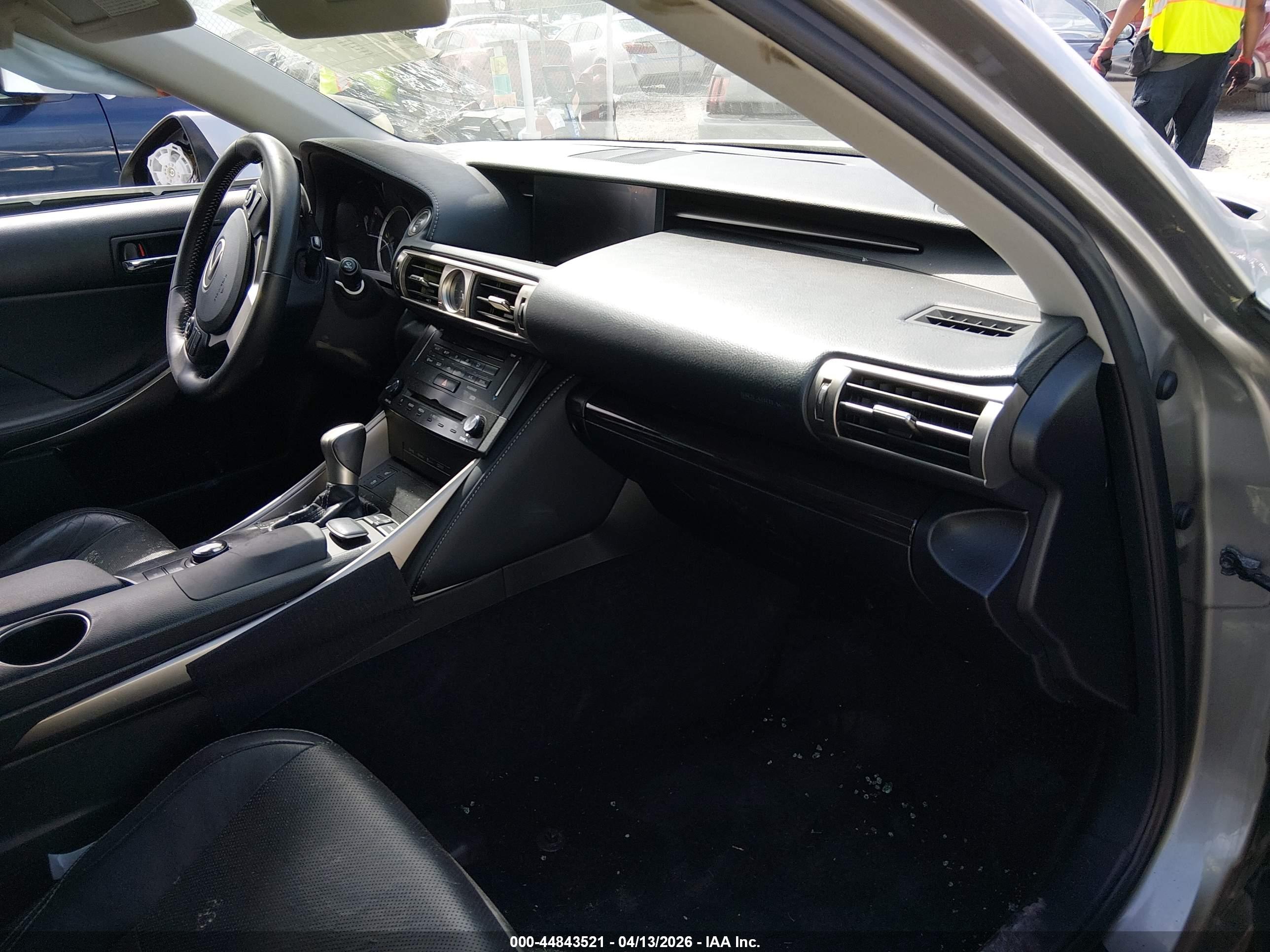 LEXUS IS image 5