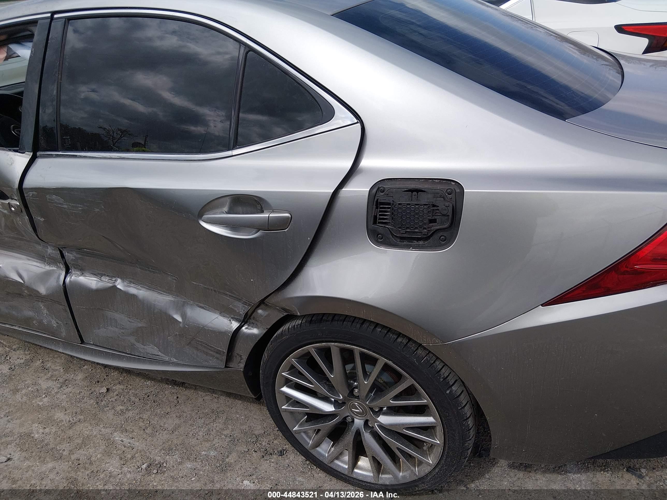 LEXUS IS image 6
