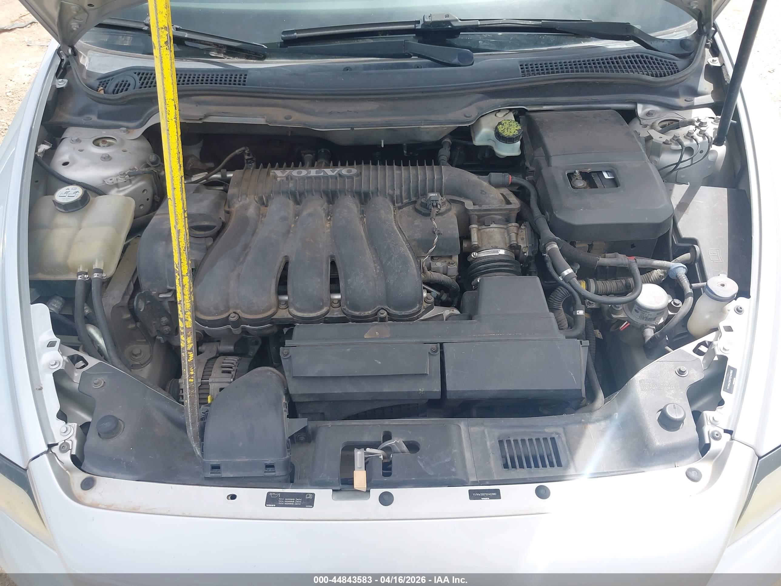 VOLVO V50 image 10