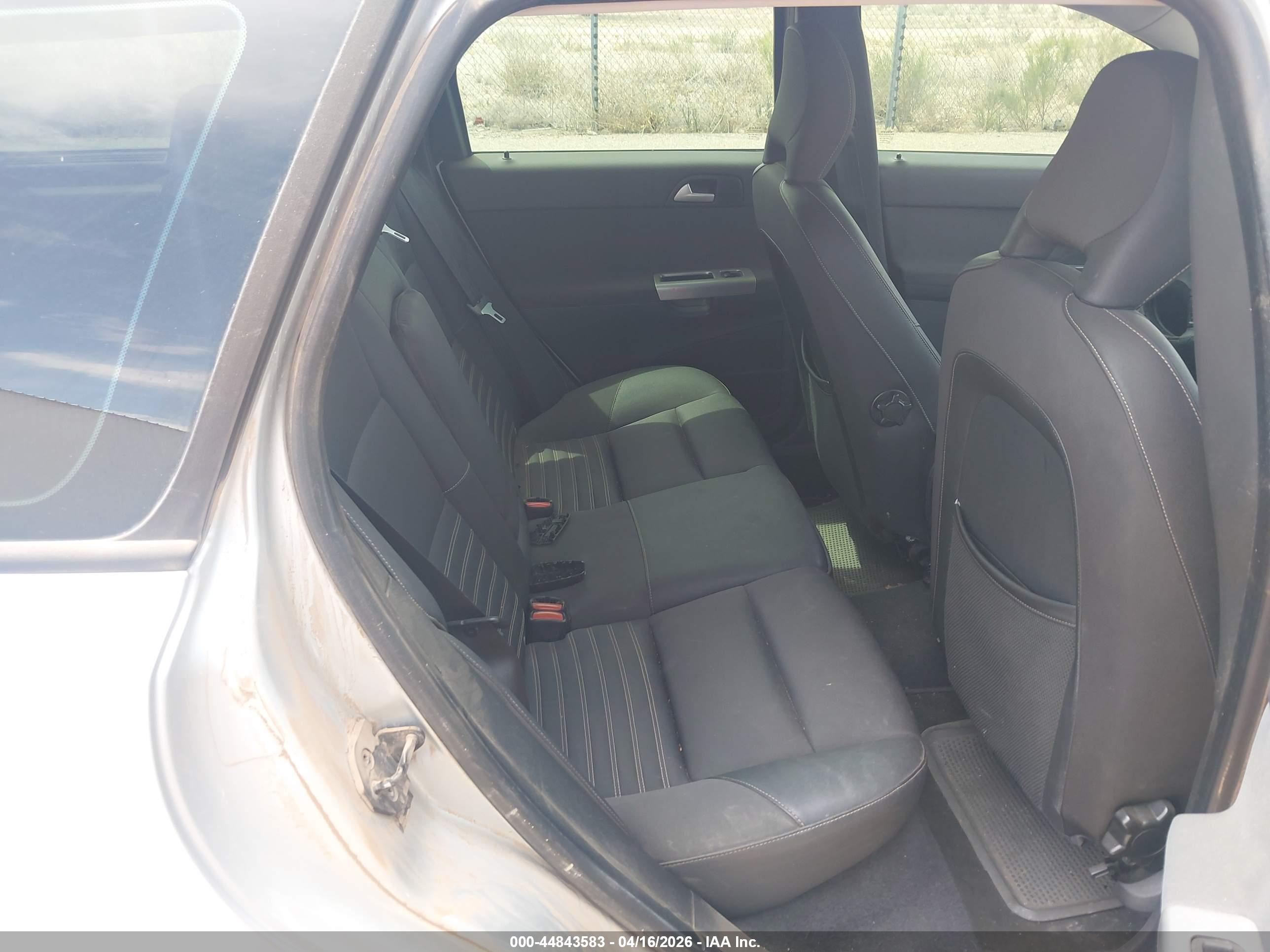 VOLVO V50 image 8