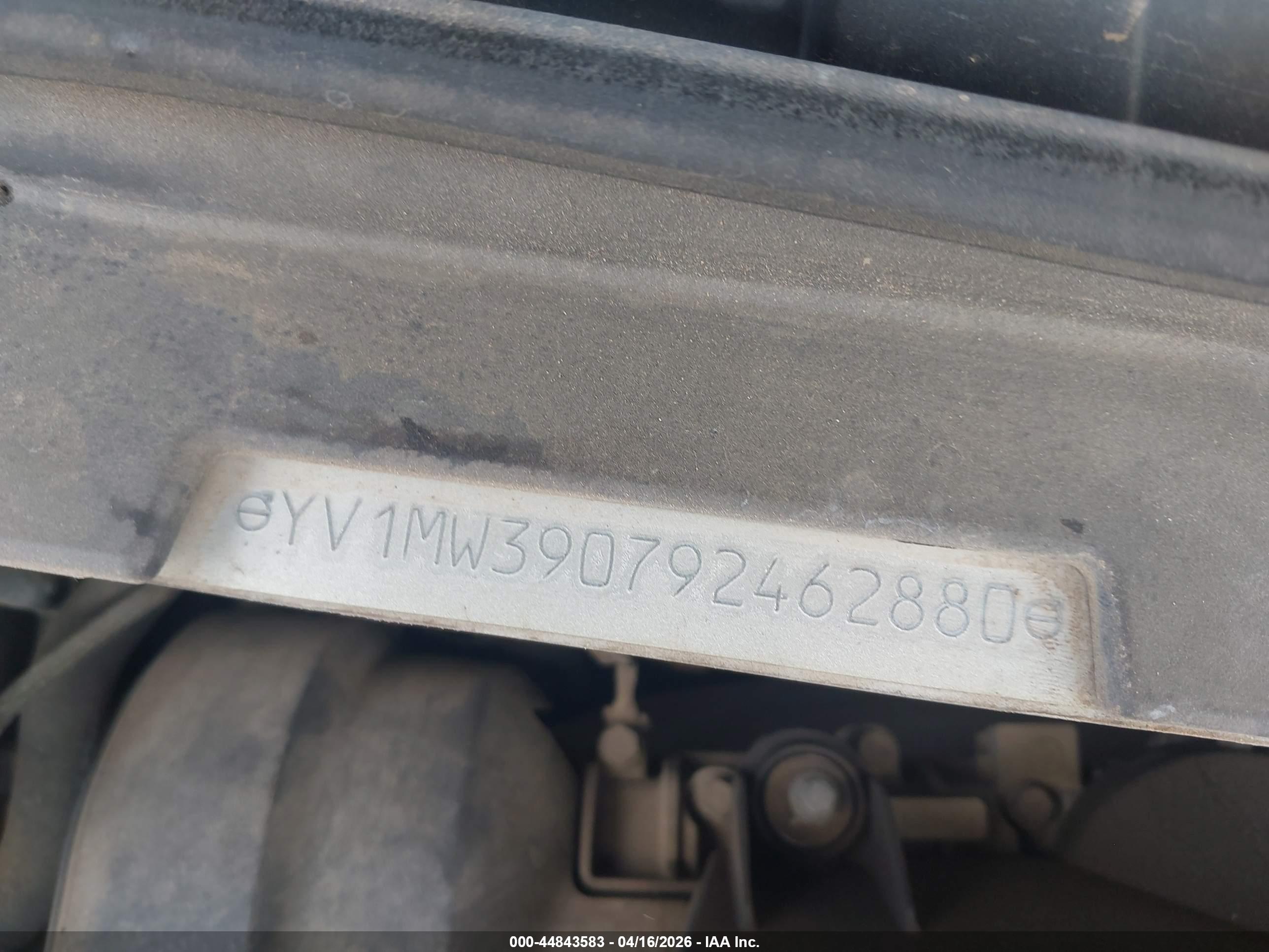 VOLVO V50 image 9
