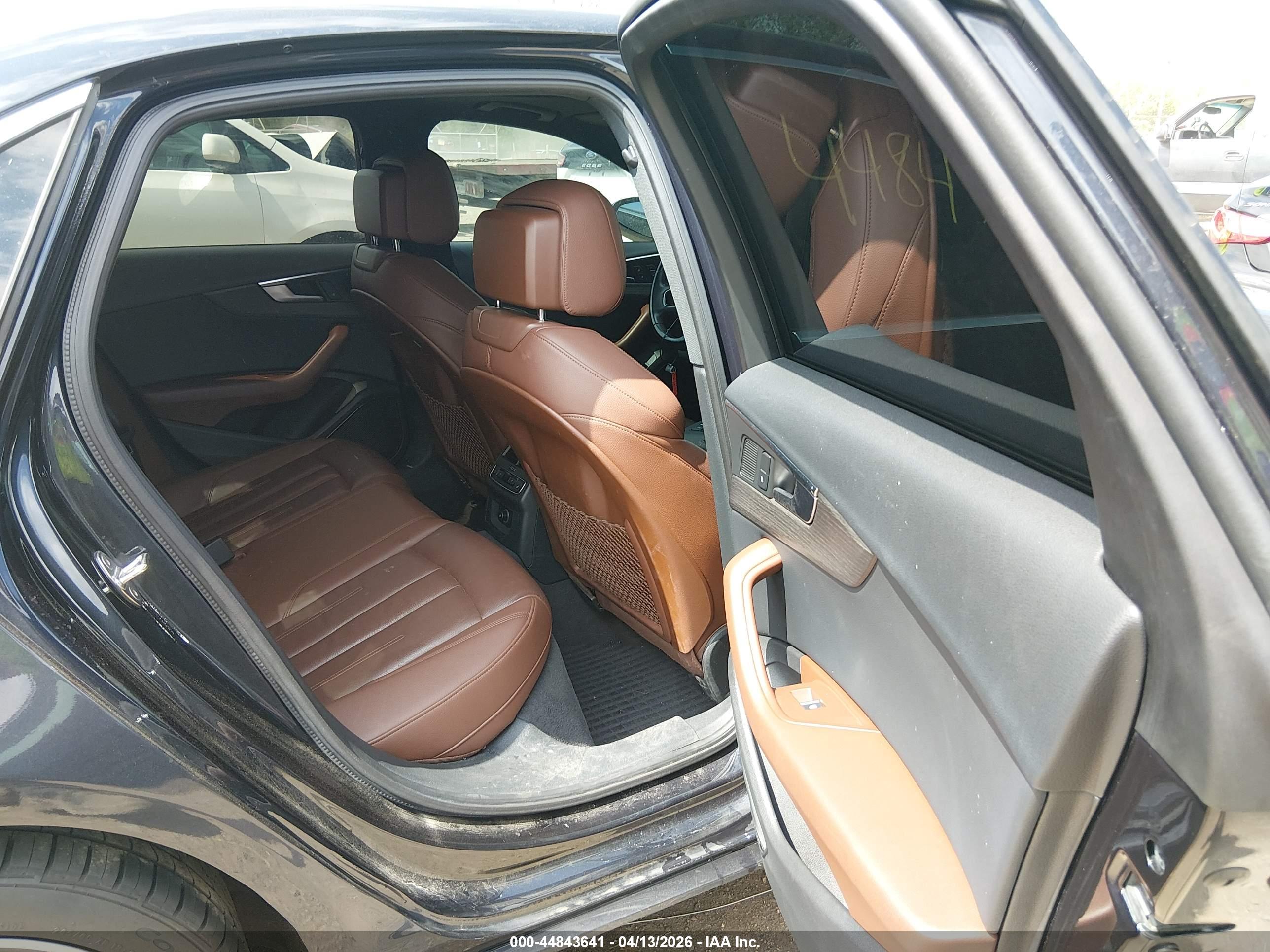 AUDI A4 image 8