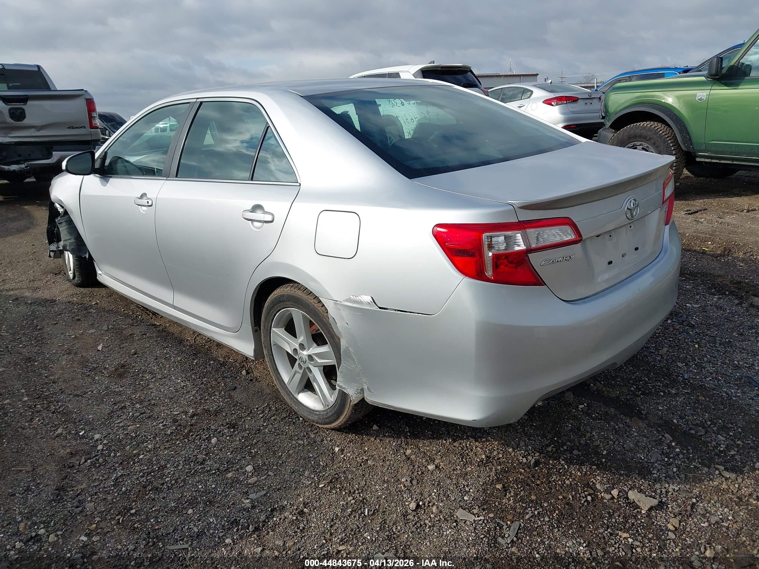 TOYOTA CAMRY image 3