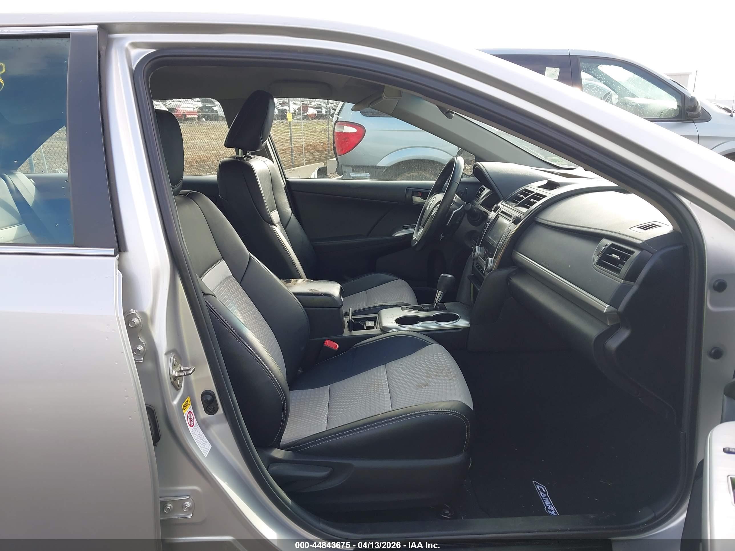 TOYOTA CAMRY image 5
