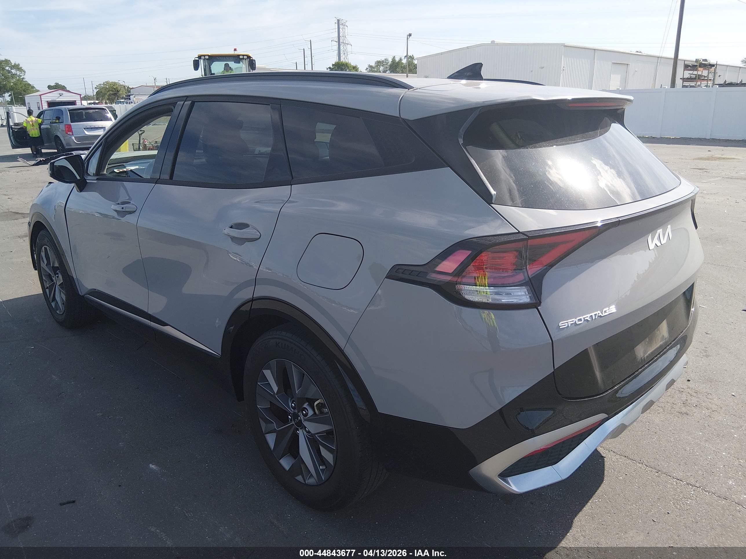 KIA SPORTAGE image 3