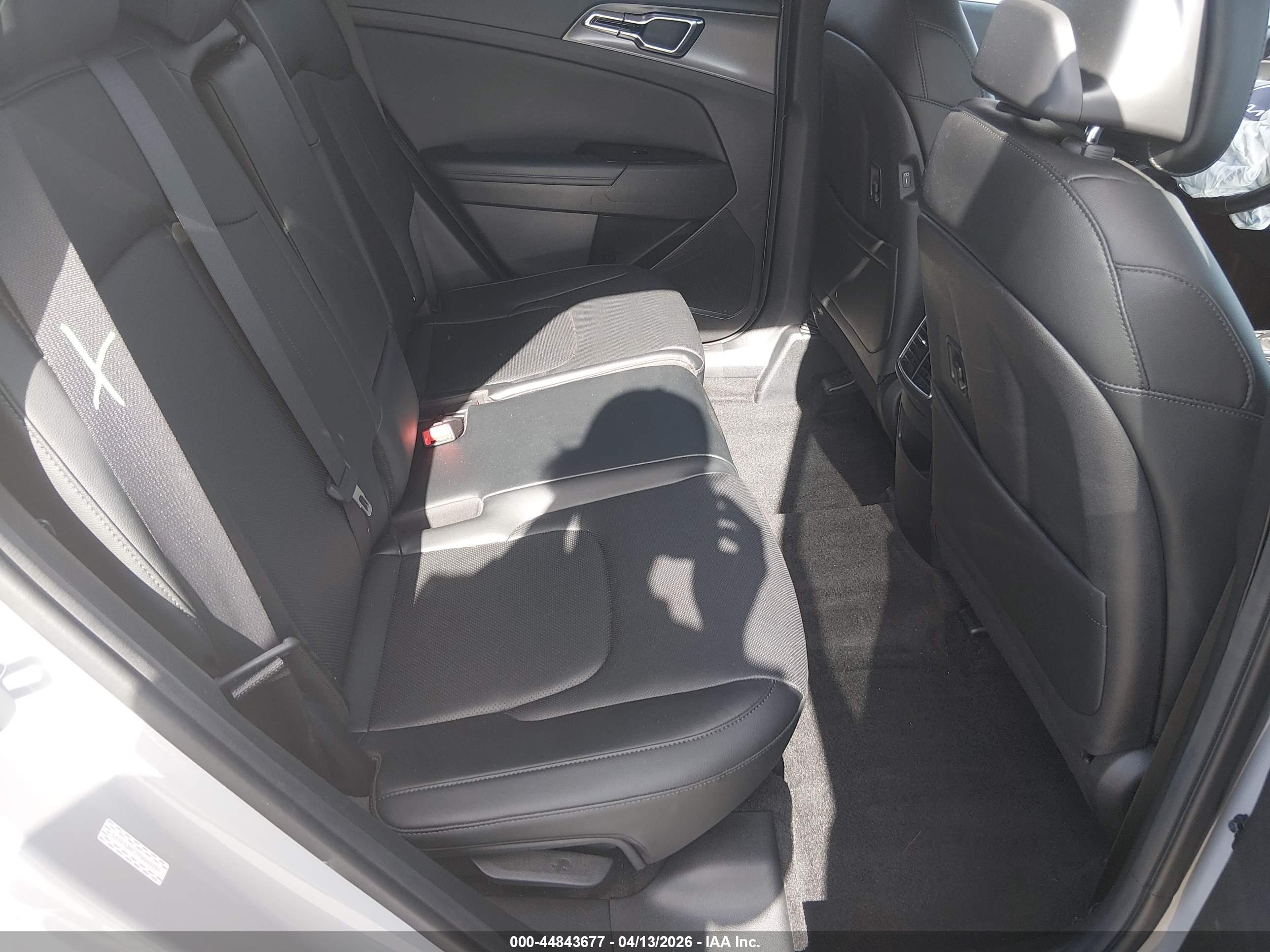 KIA SPORTAGE image 8
