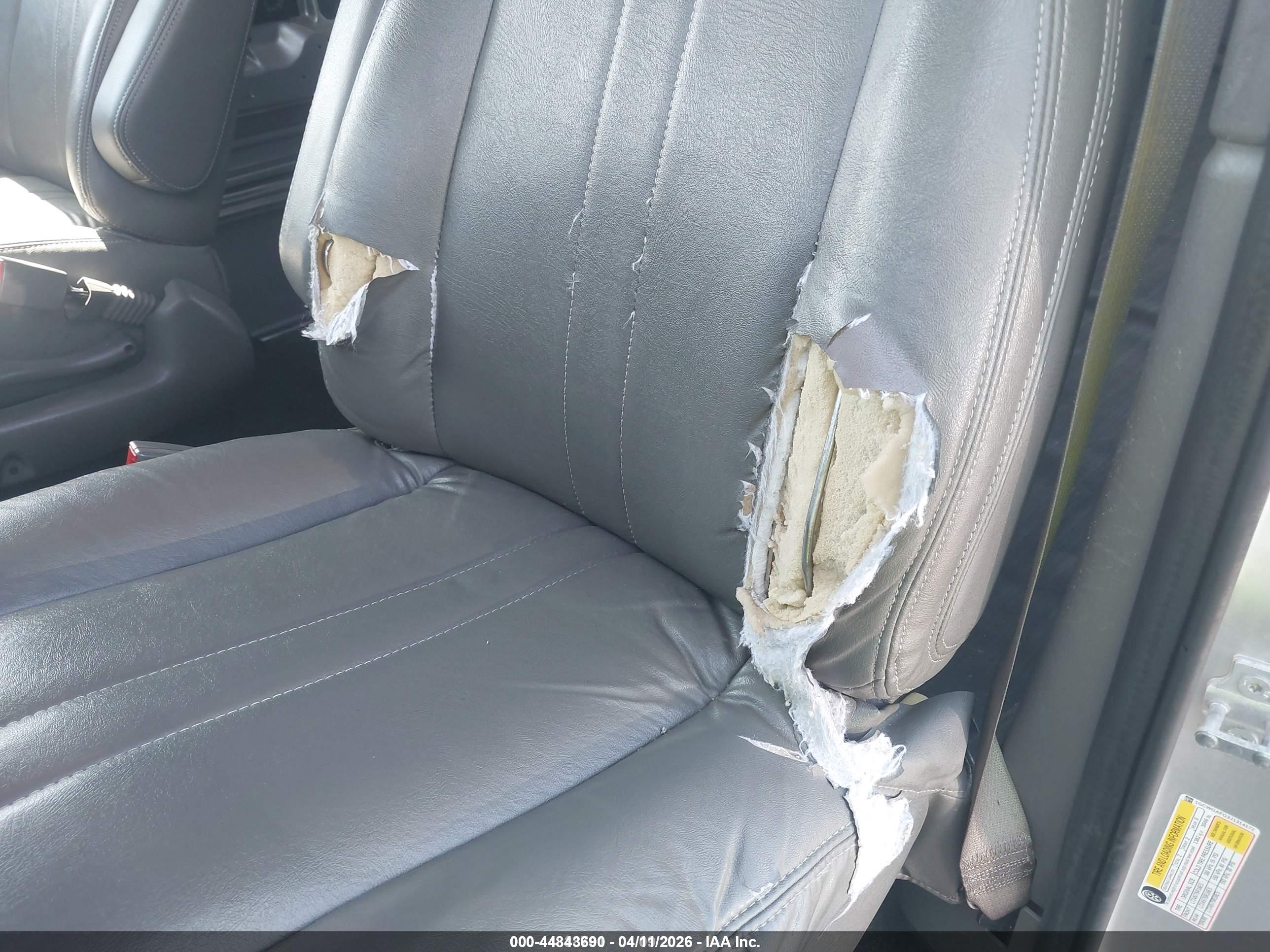 CHEVROLET EXPRESS image 6