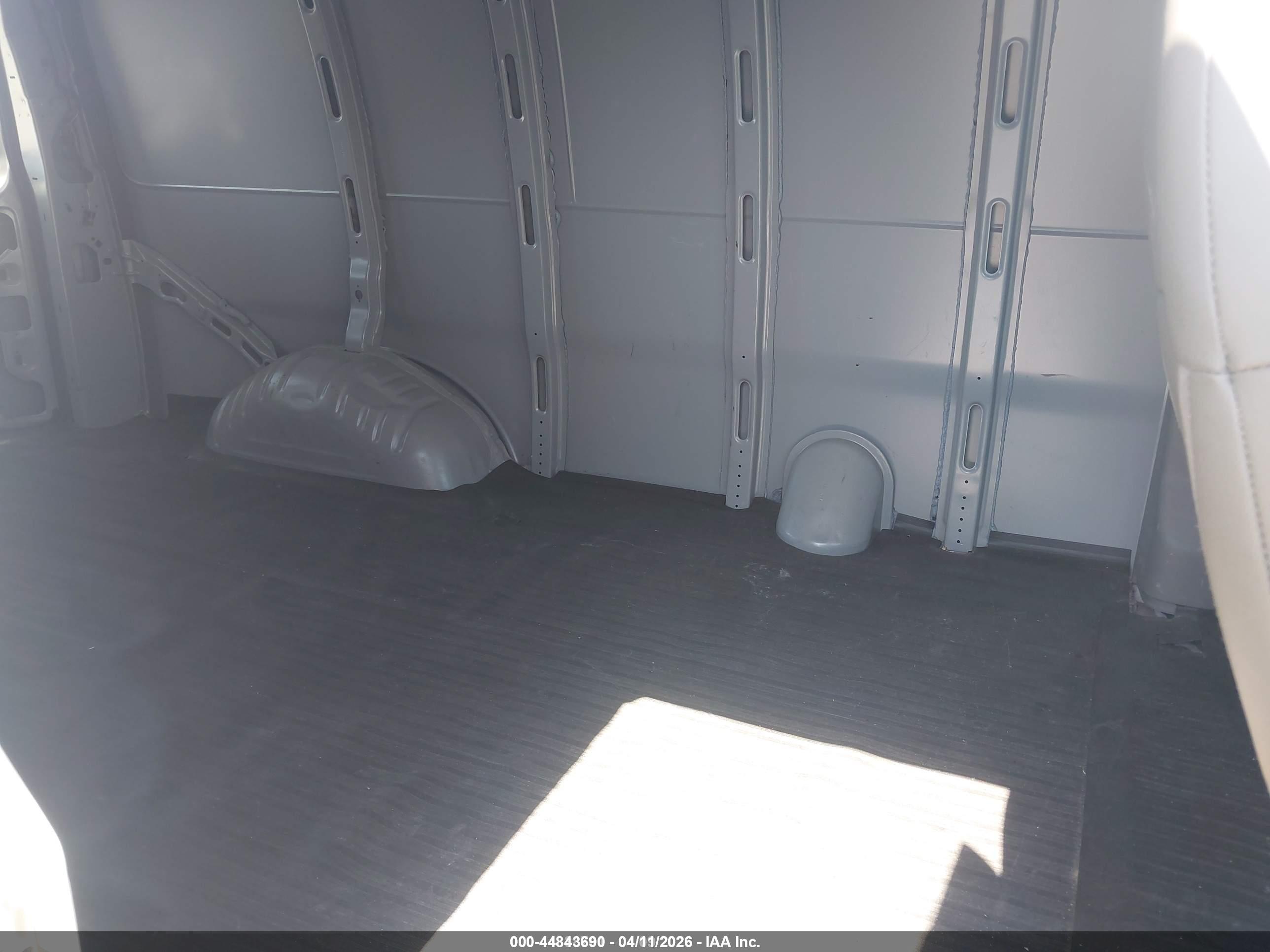 CHEVROLET EXPRESS image 8