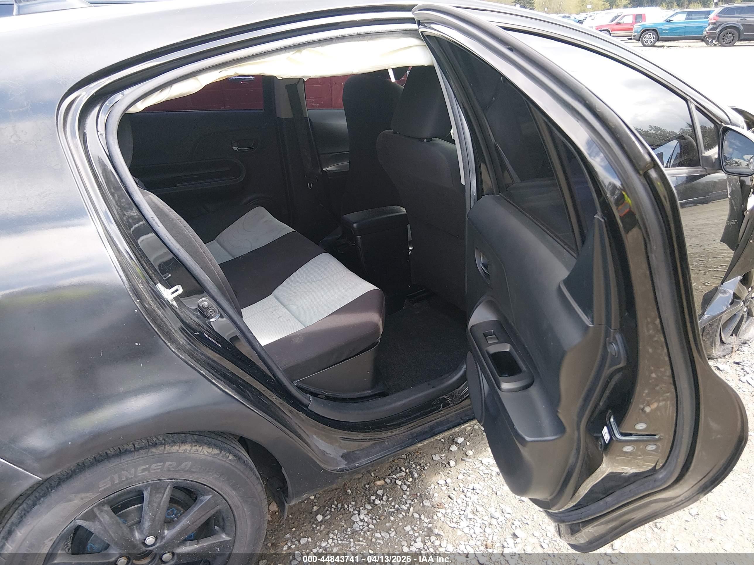 TOYOTA PRIUS image 8