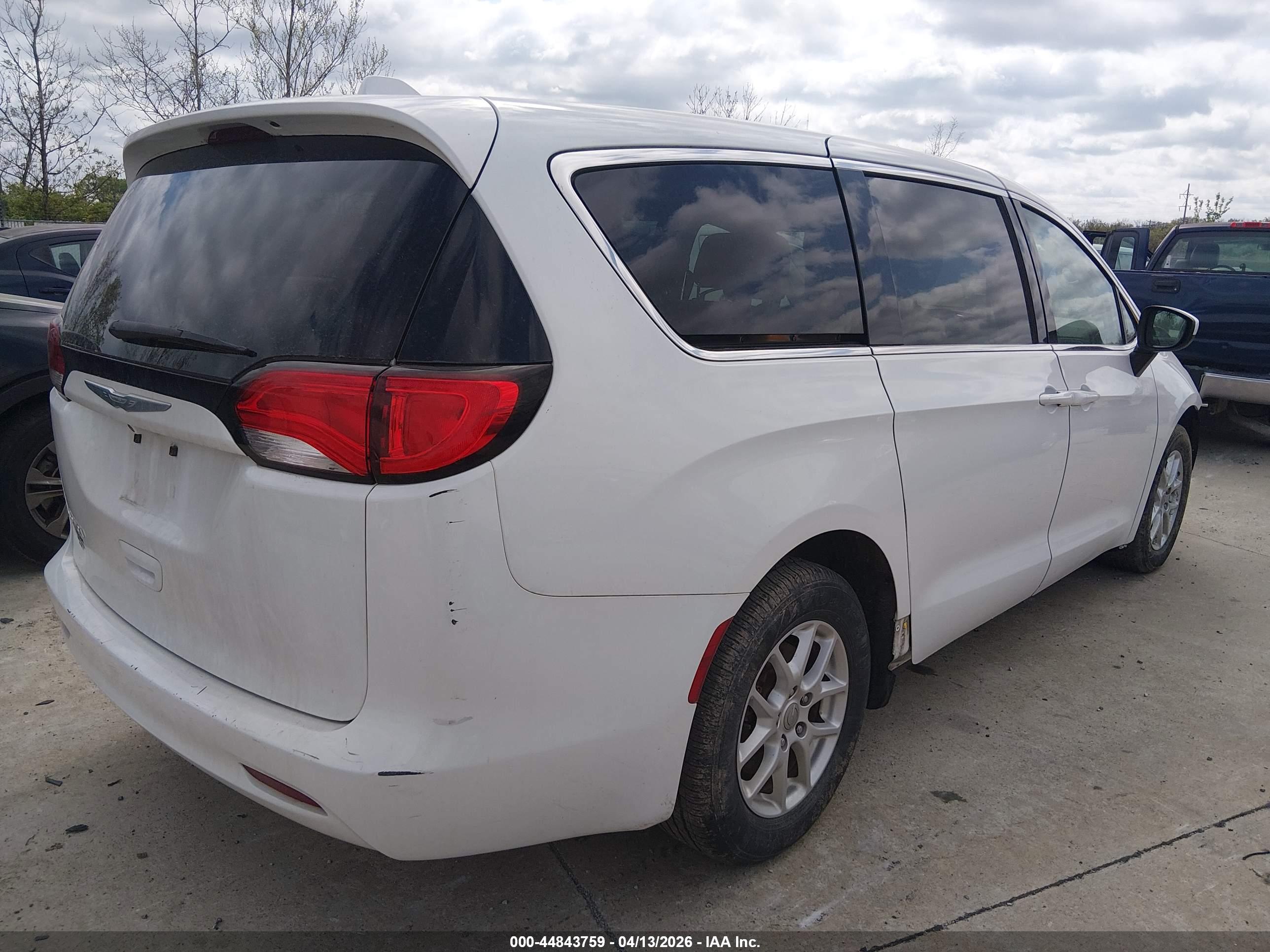 CHRYSLER PACIFICA image 4