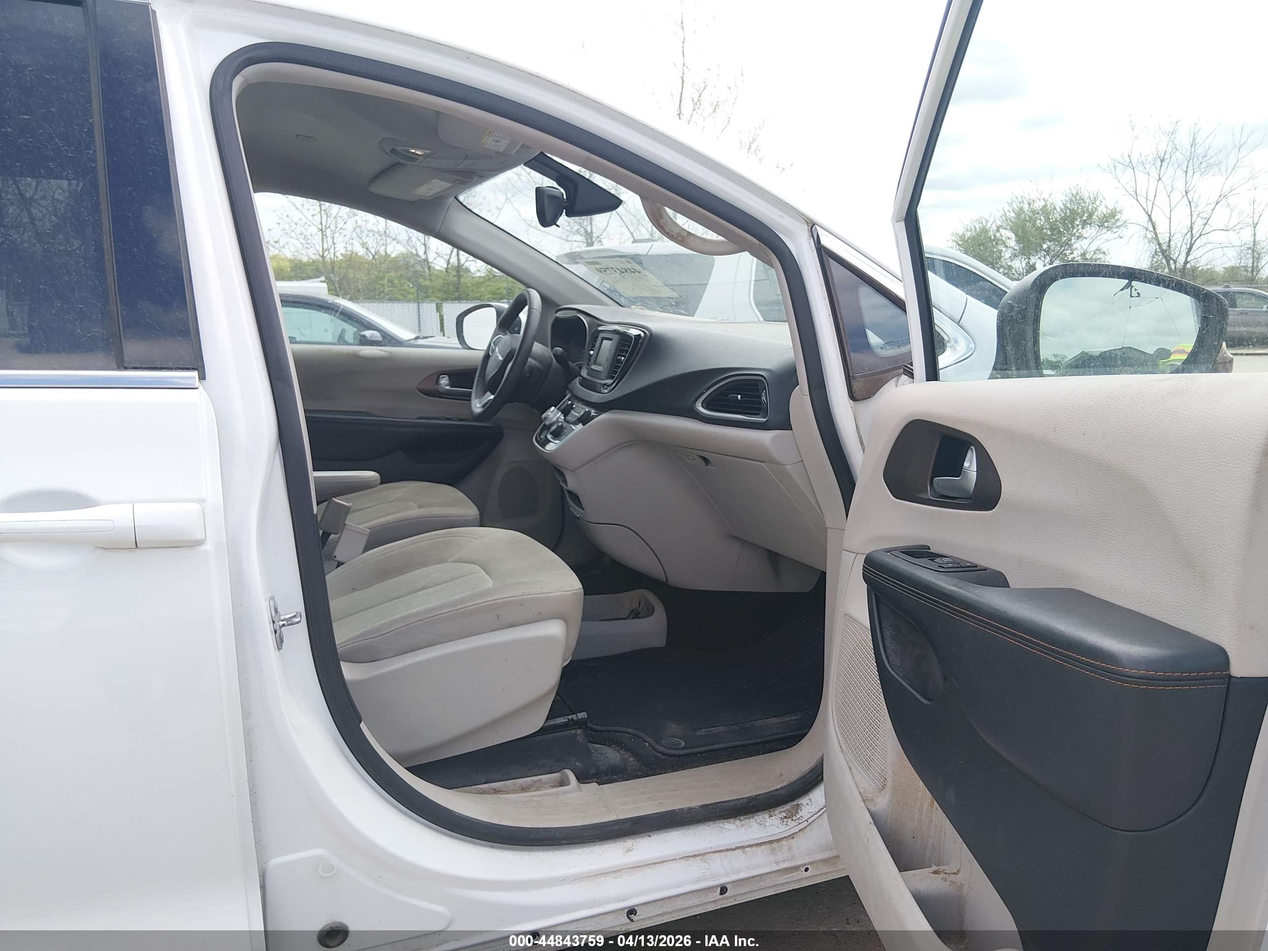 CHRYSLER PACIFICA image 5