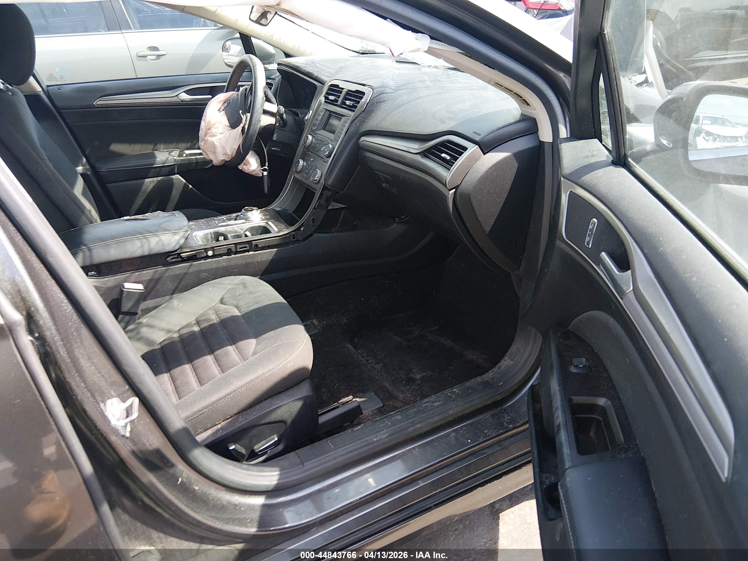 FORD FUSION image 5