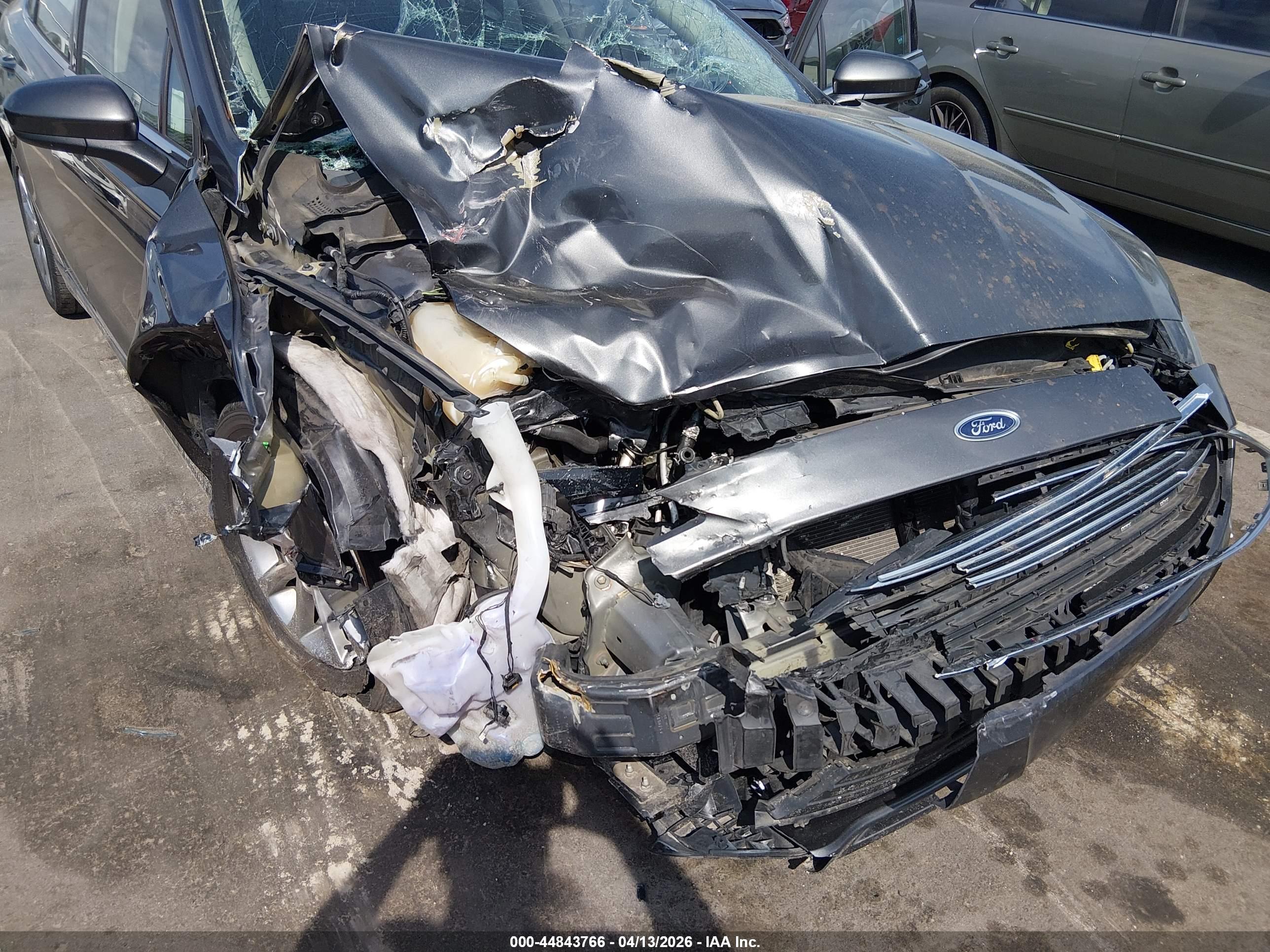 FORD FUSION image 6