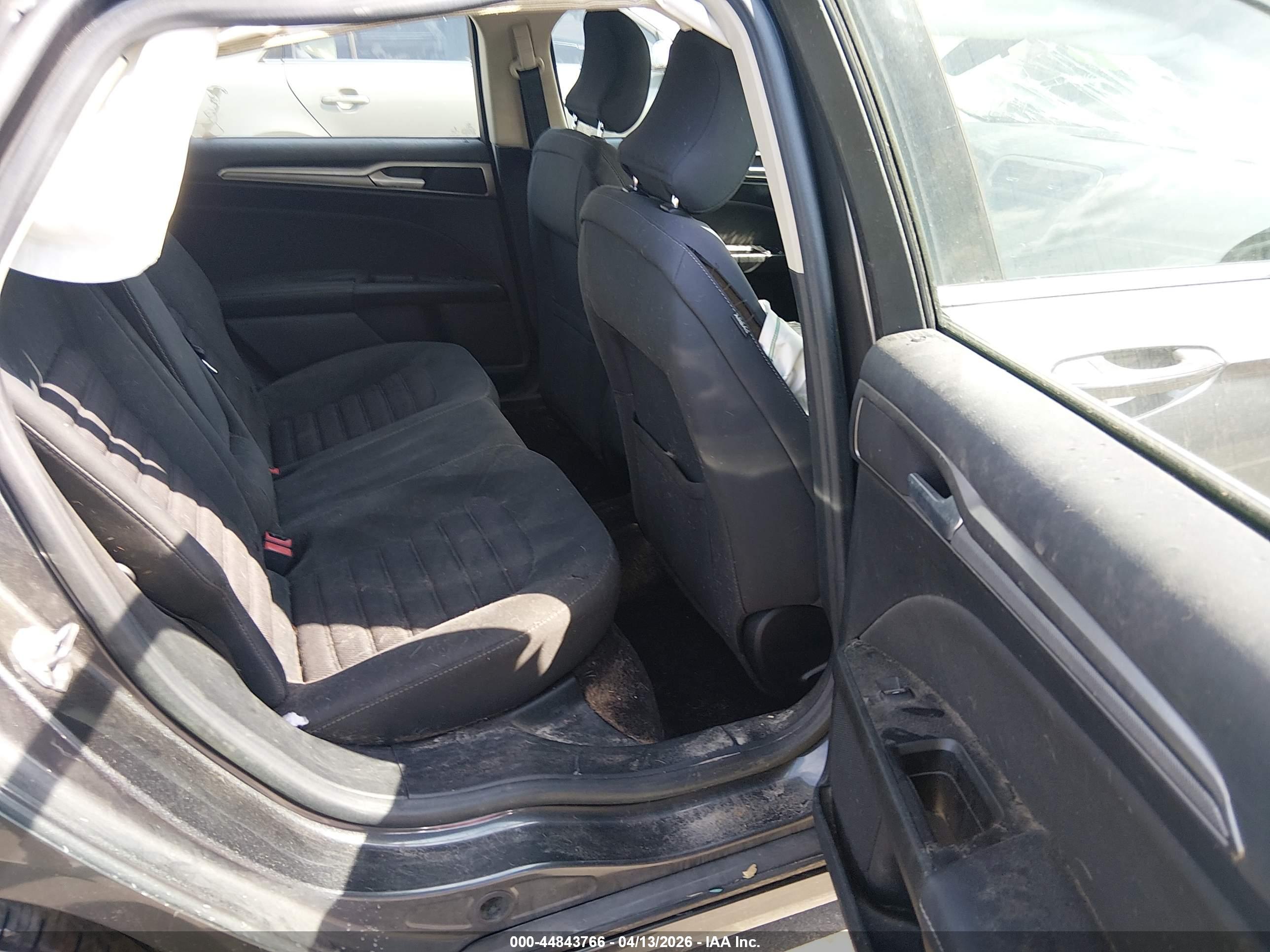 FORD FUSION image 8