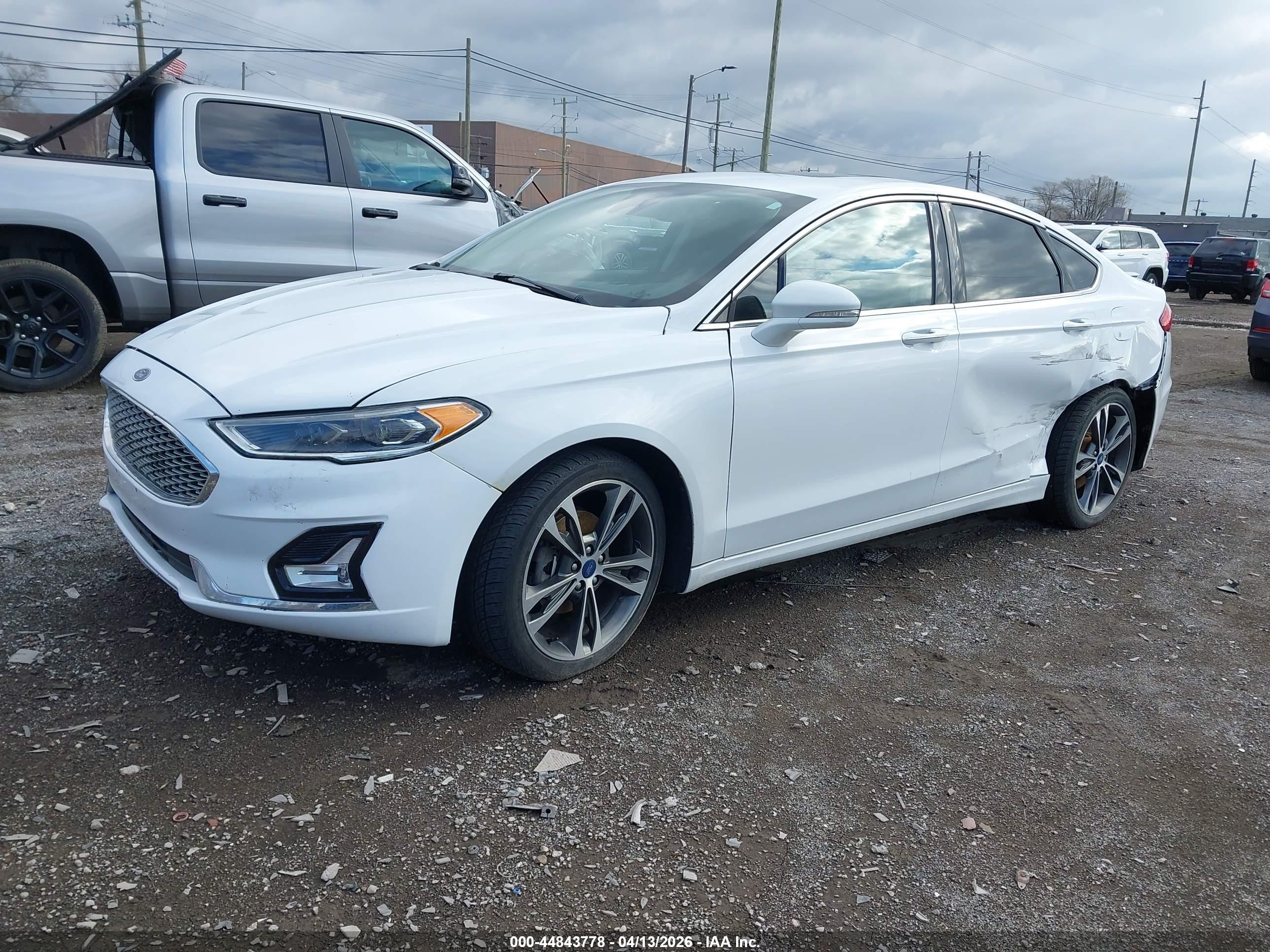 FORD FUSION image 2