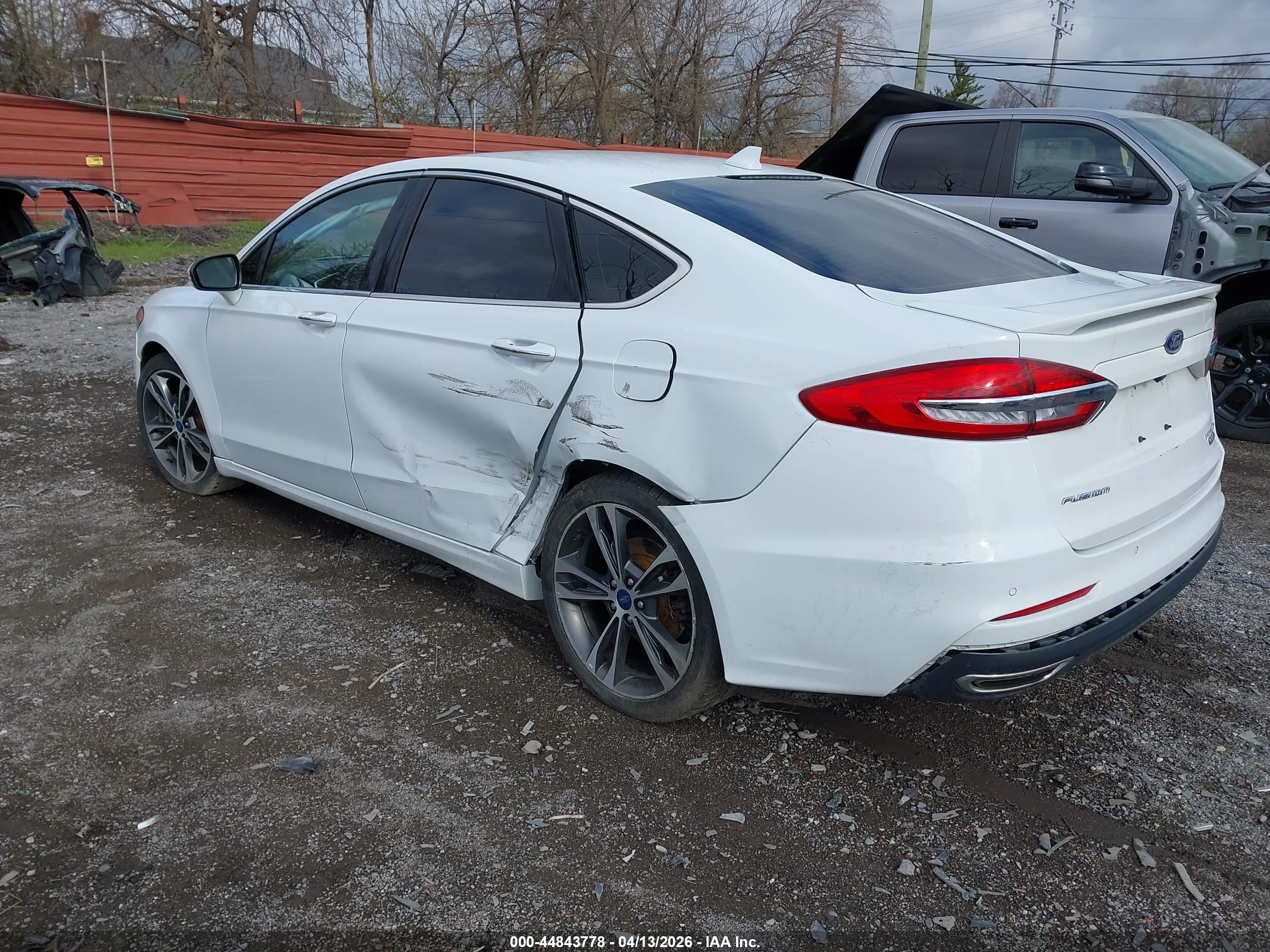 FORD FUSION image 3