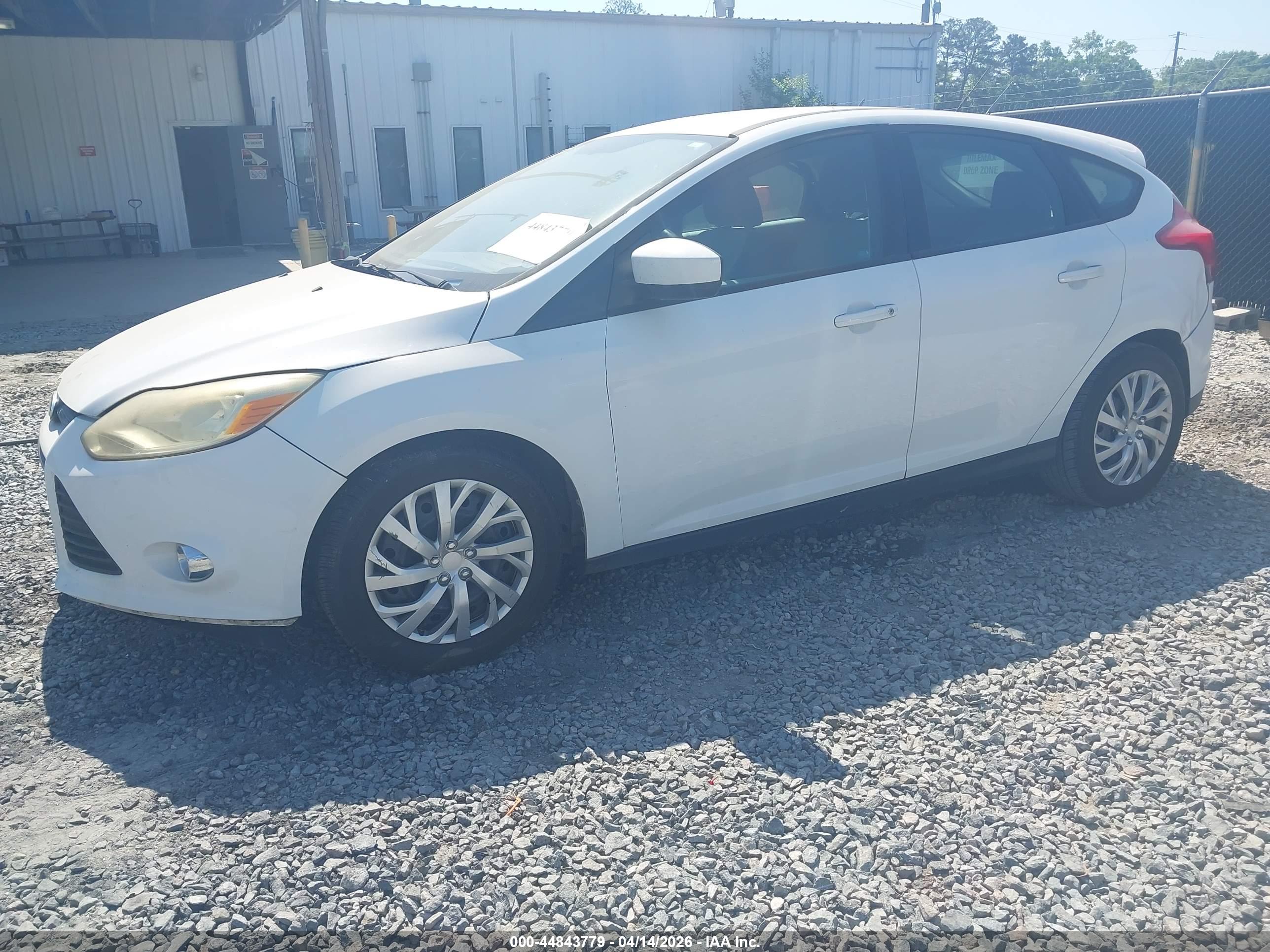FORD FOCUS image 2