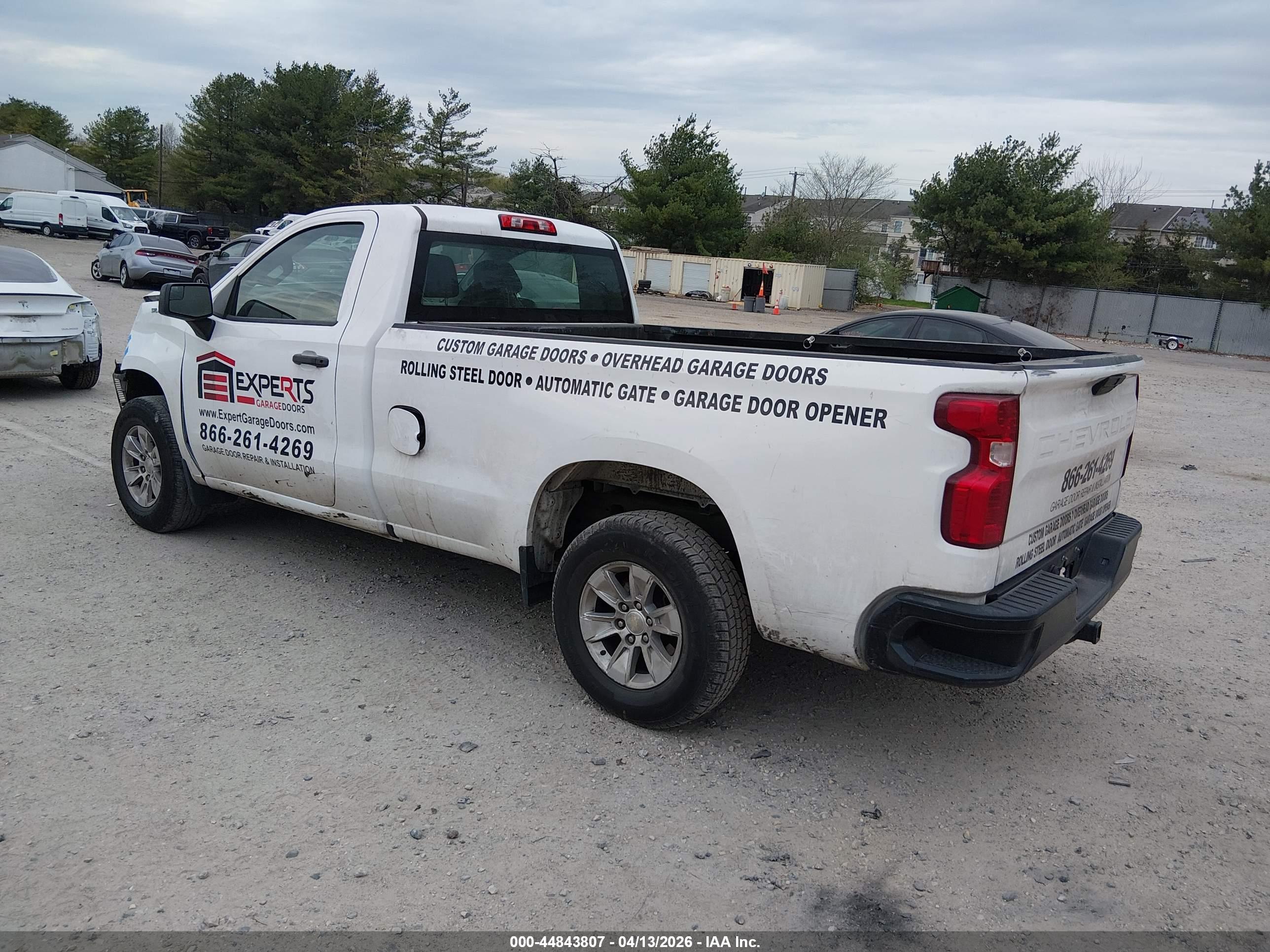 CHEVROLET SILVERADO image 3