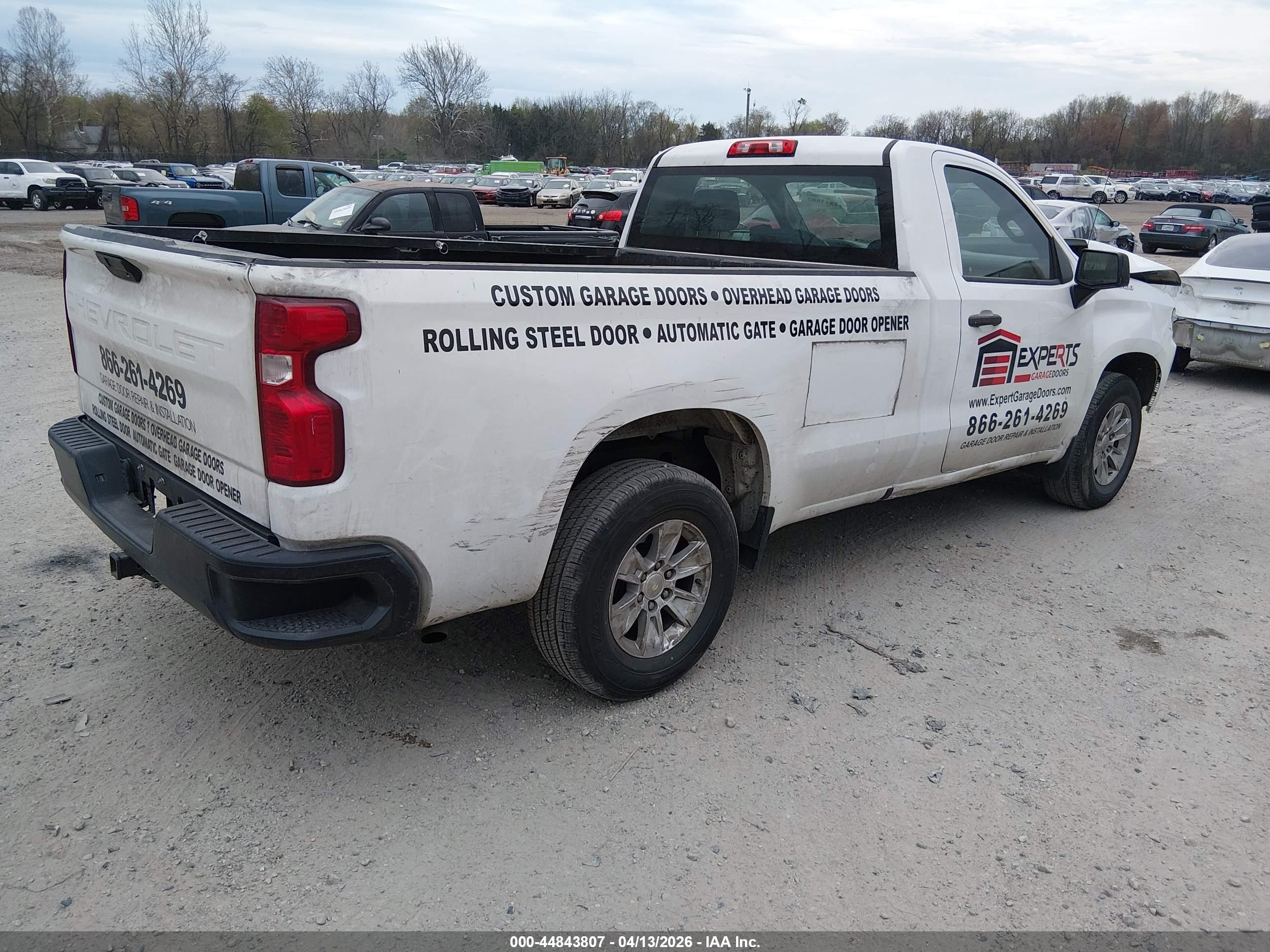 CHEVROLET SILVERADO image 4