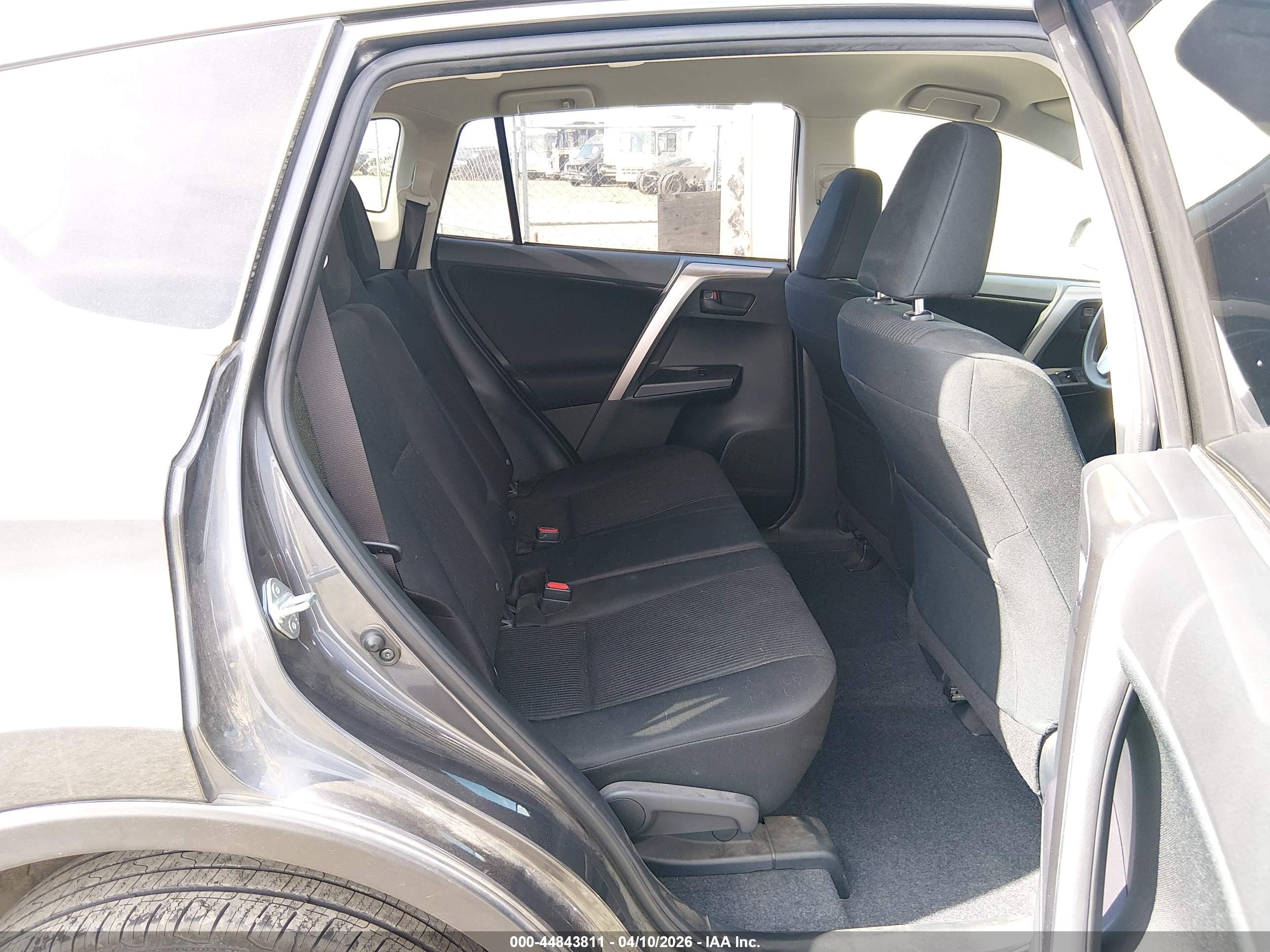 TOYOTA RAV4 image 8
