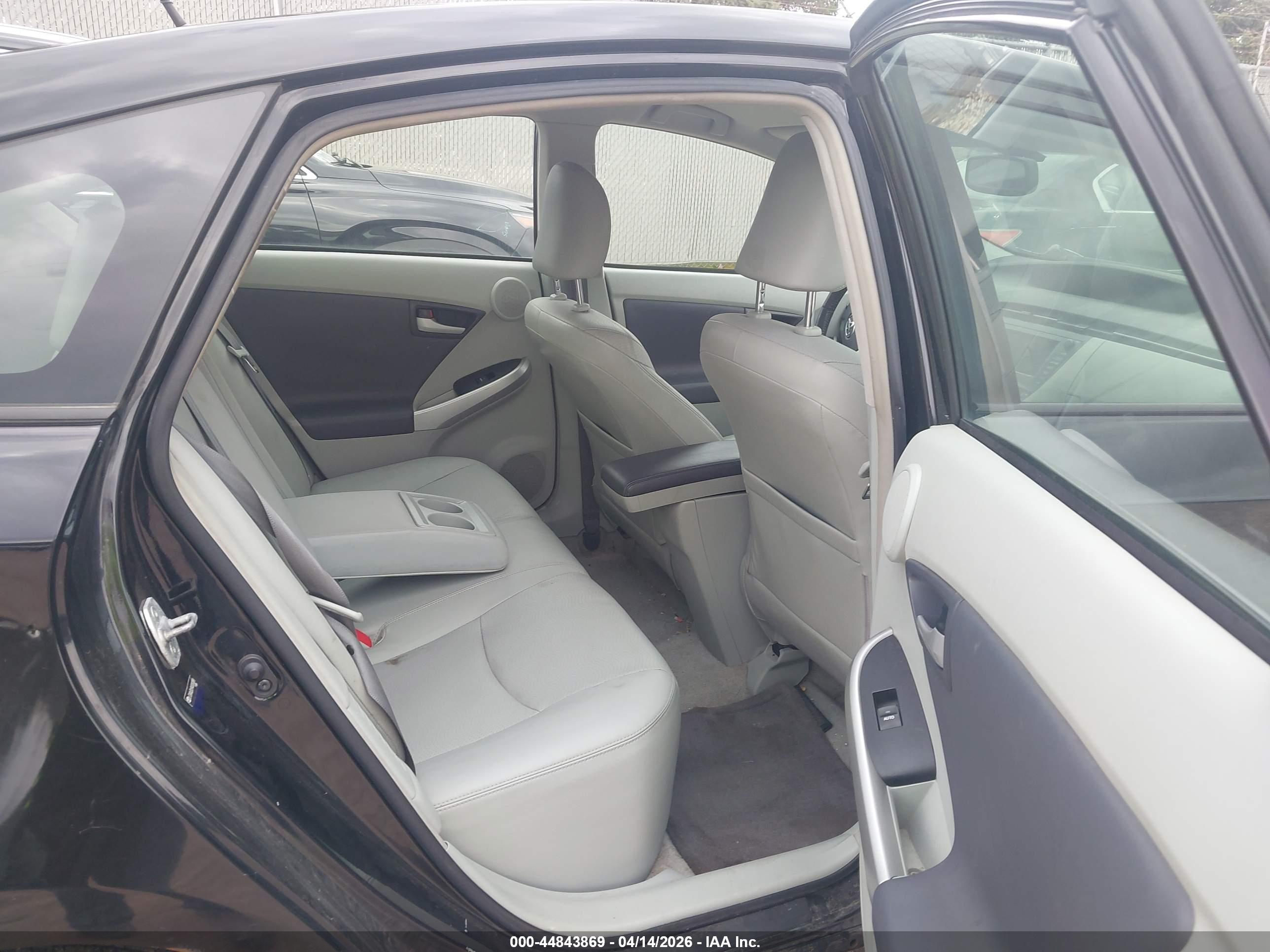 TOYOTA PRIUS image 8