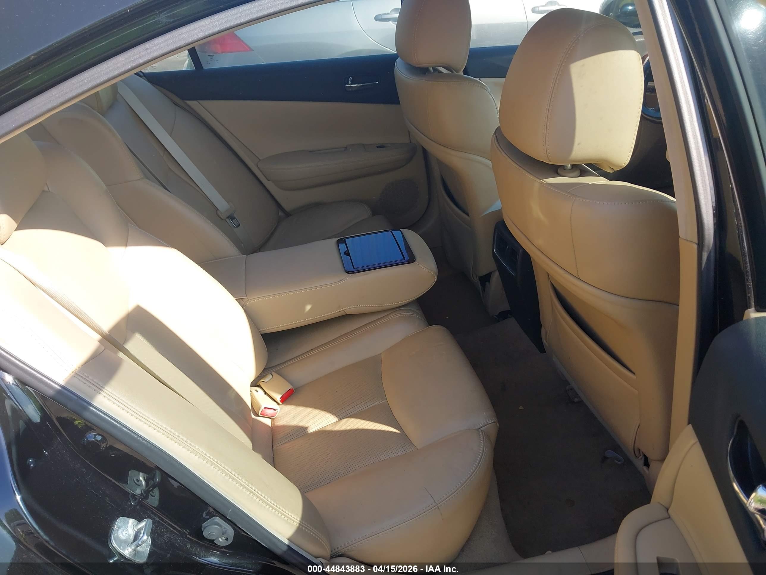 NISSAN MAXIMA image 8