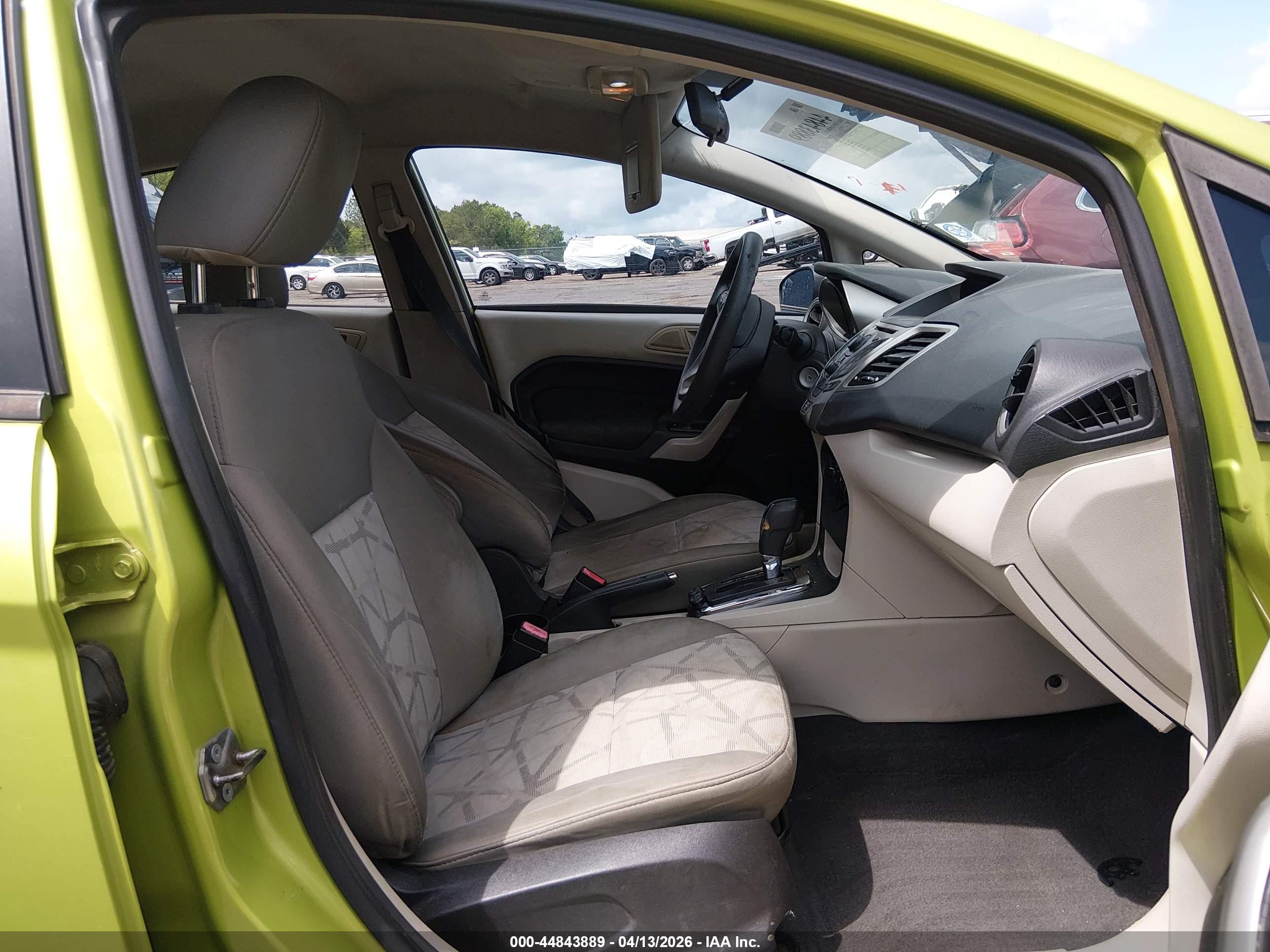 FORD FIESTA image 5
