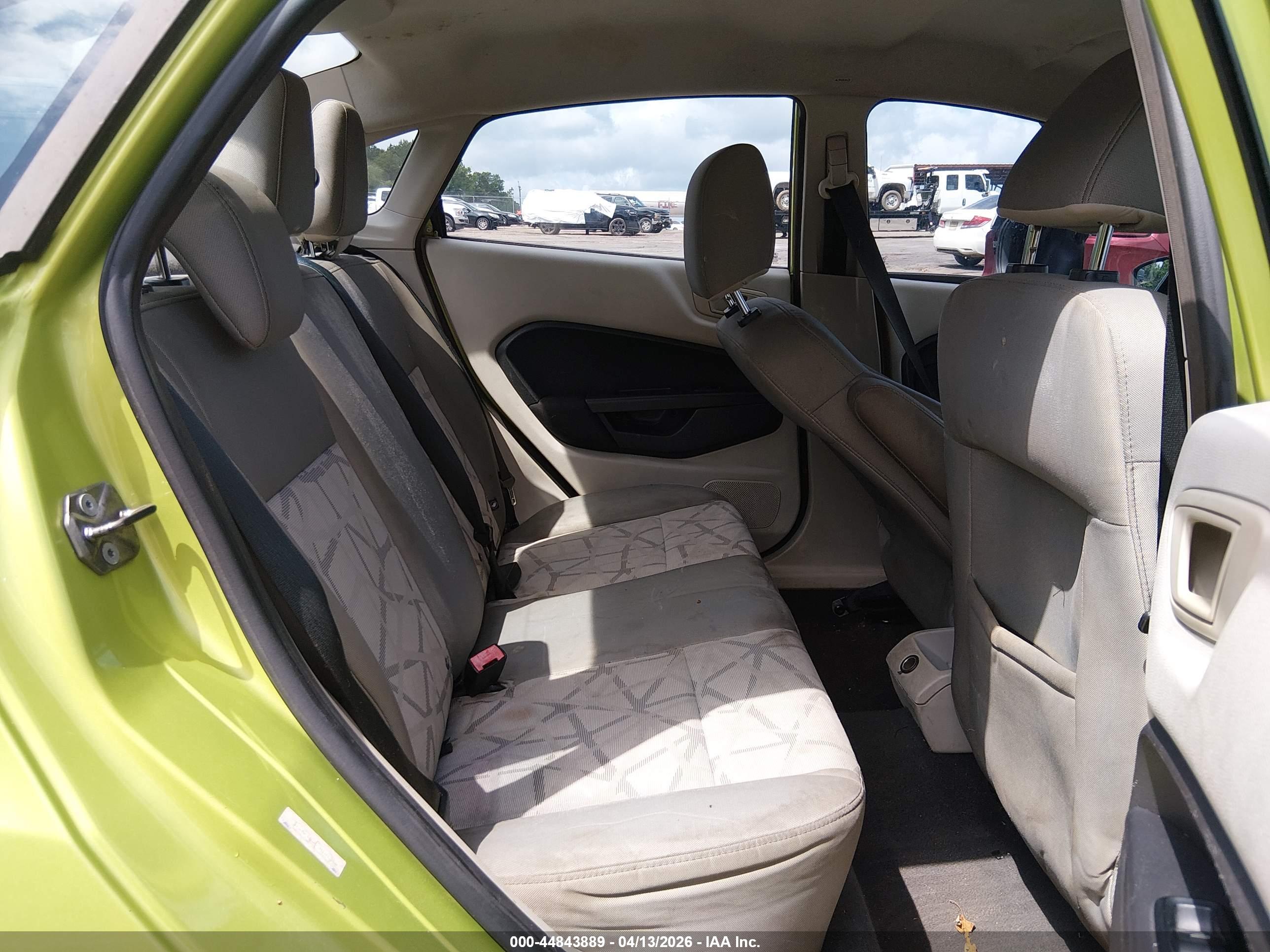 FORD FIESTA image 8