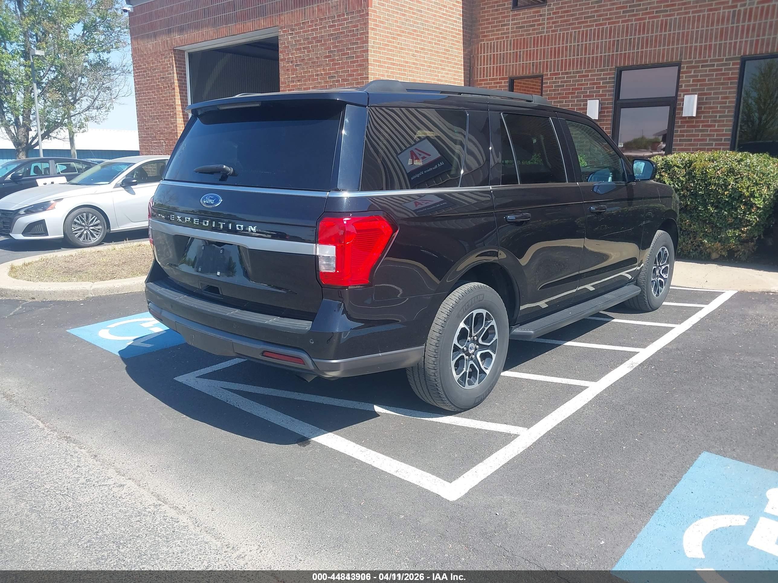 FORD EXPEDITION image 4