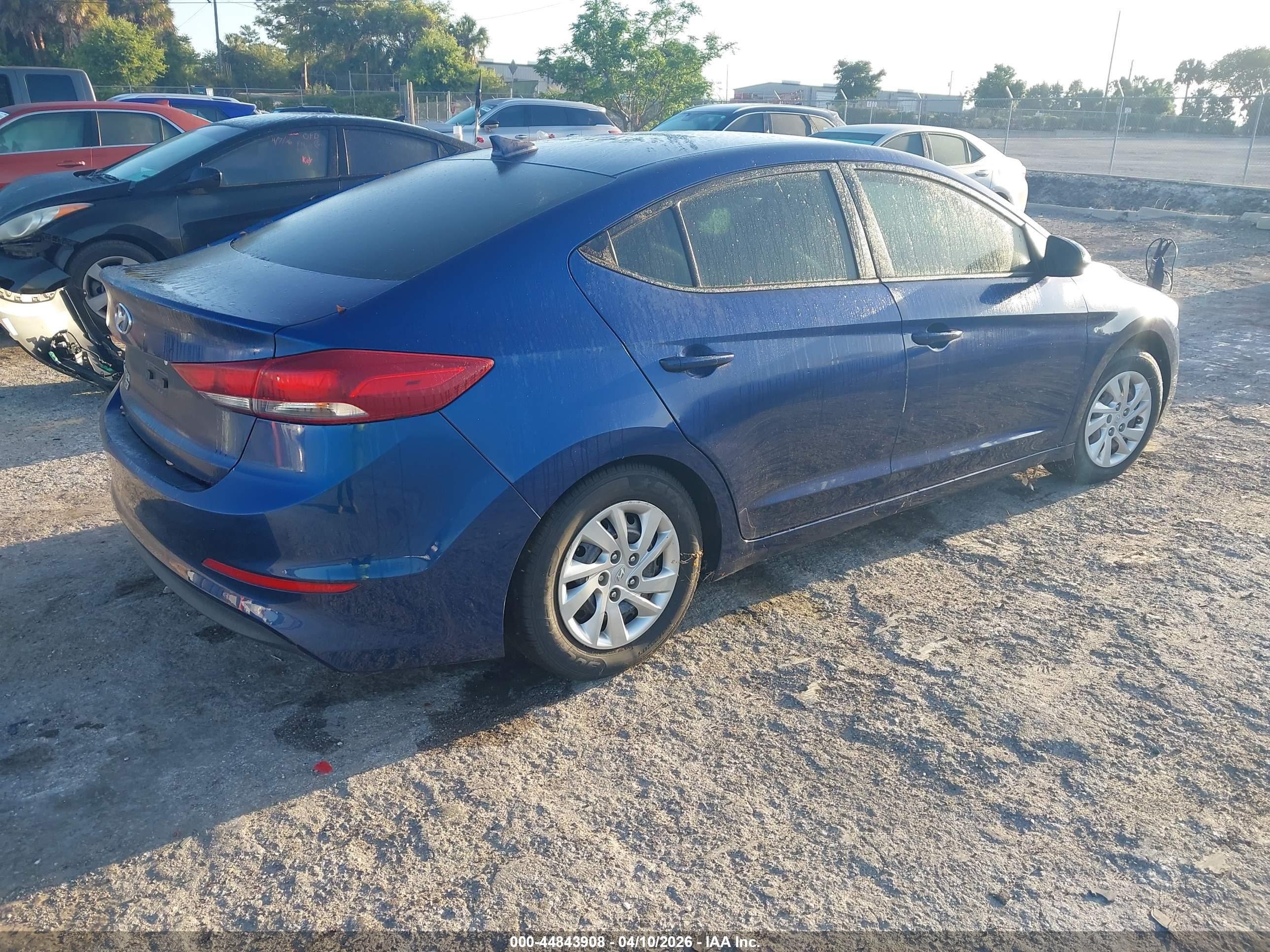 HYUNDAI ELANTRA image 4