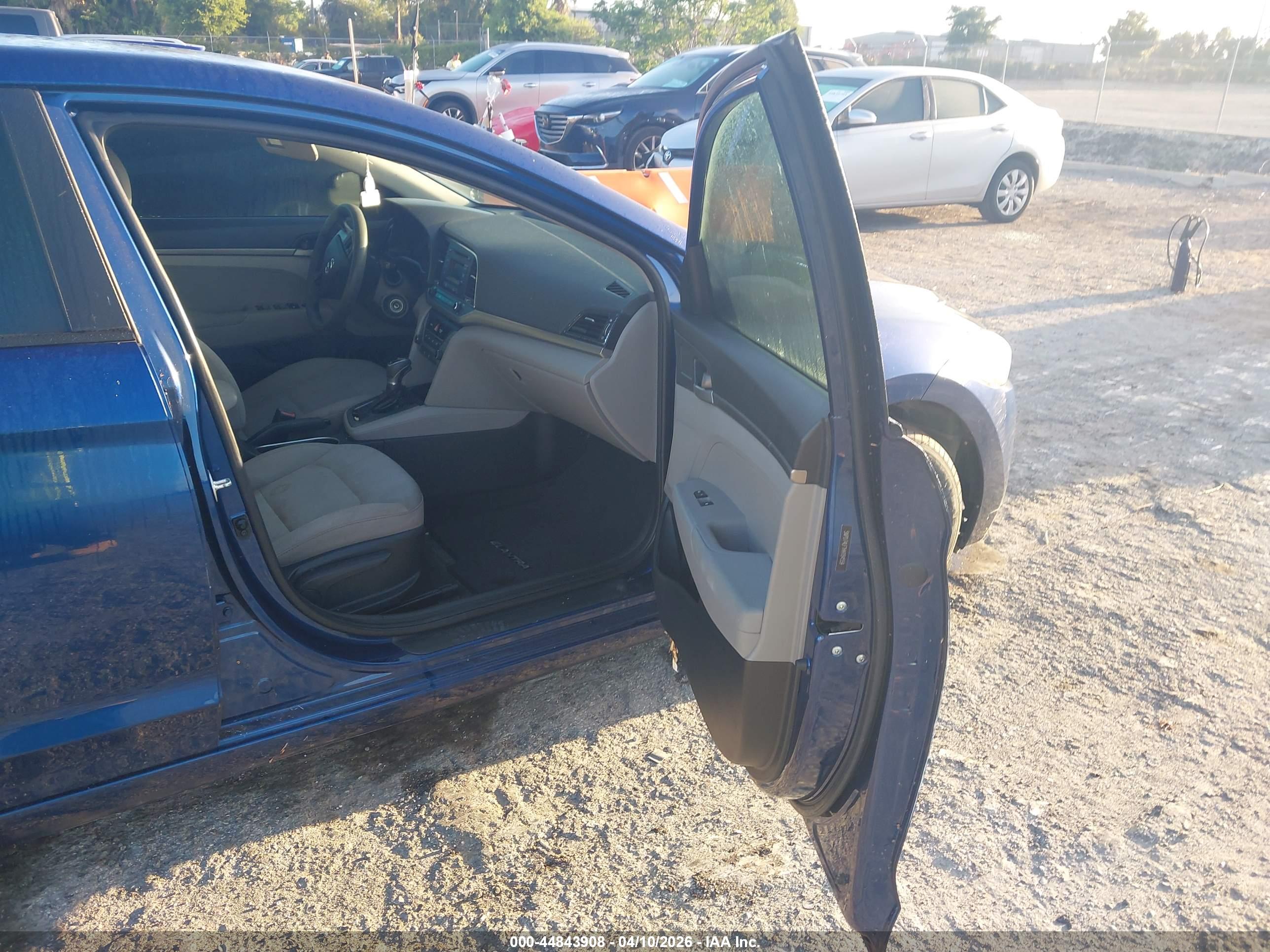 HYUNDAI ELANTRA image 5