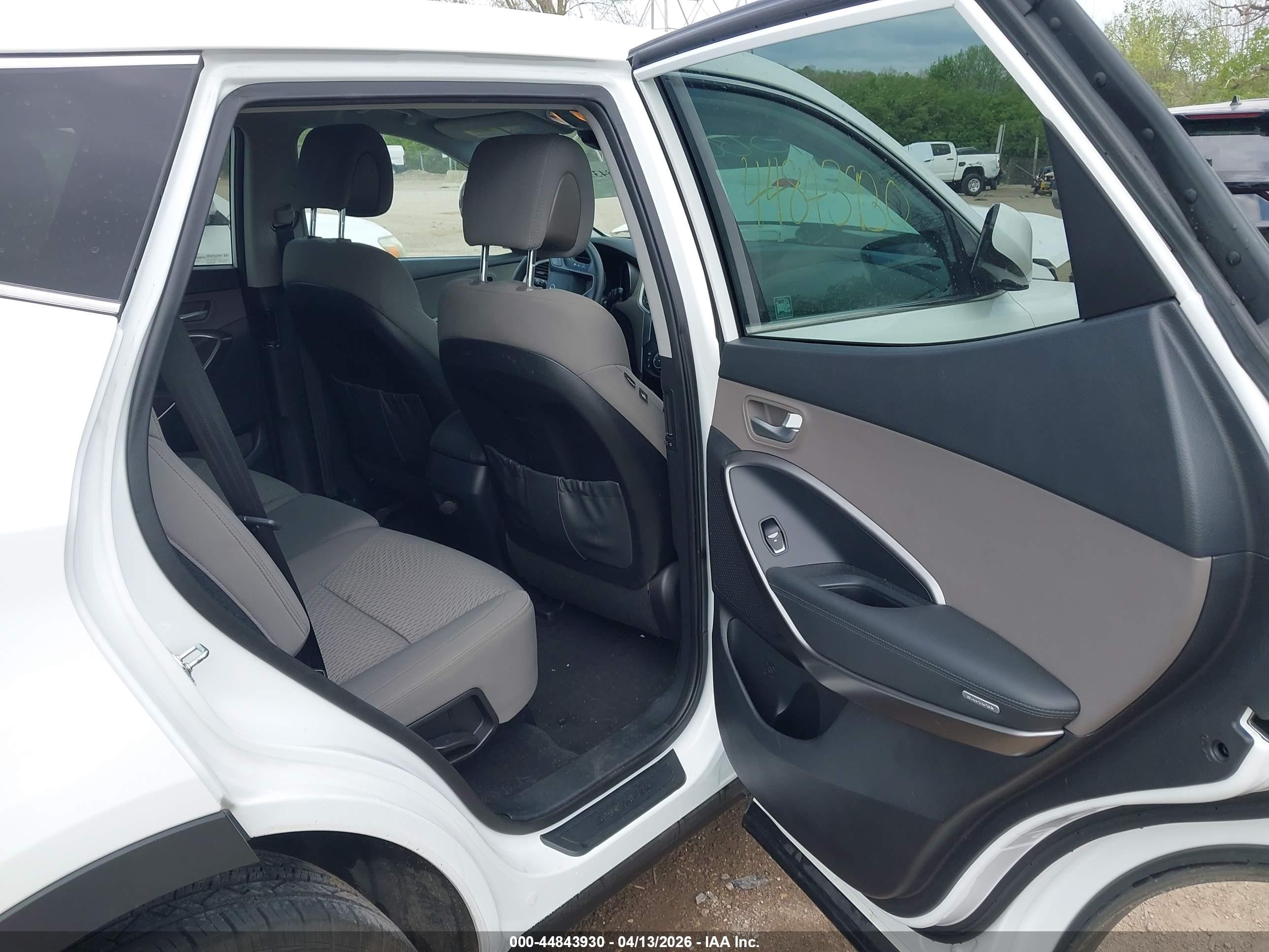HYUNDAI SANTA image 8