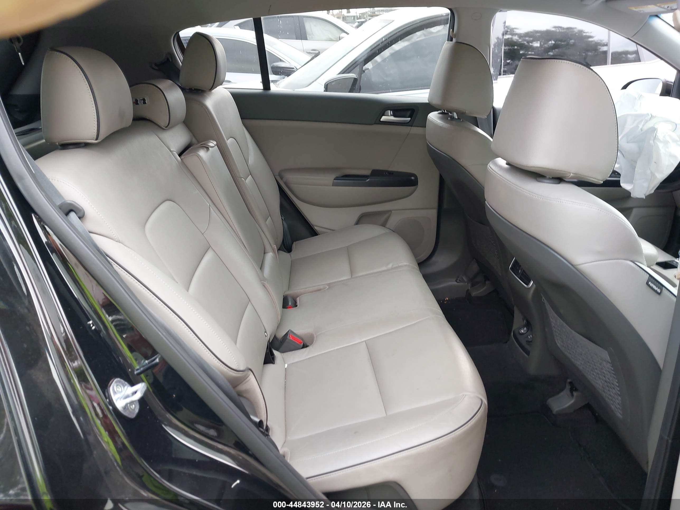 KIA SPORTAGE image 8