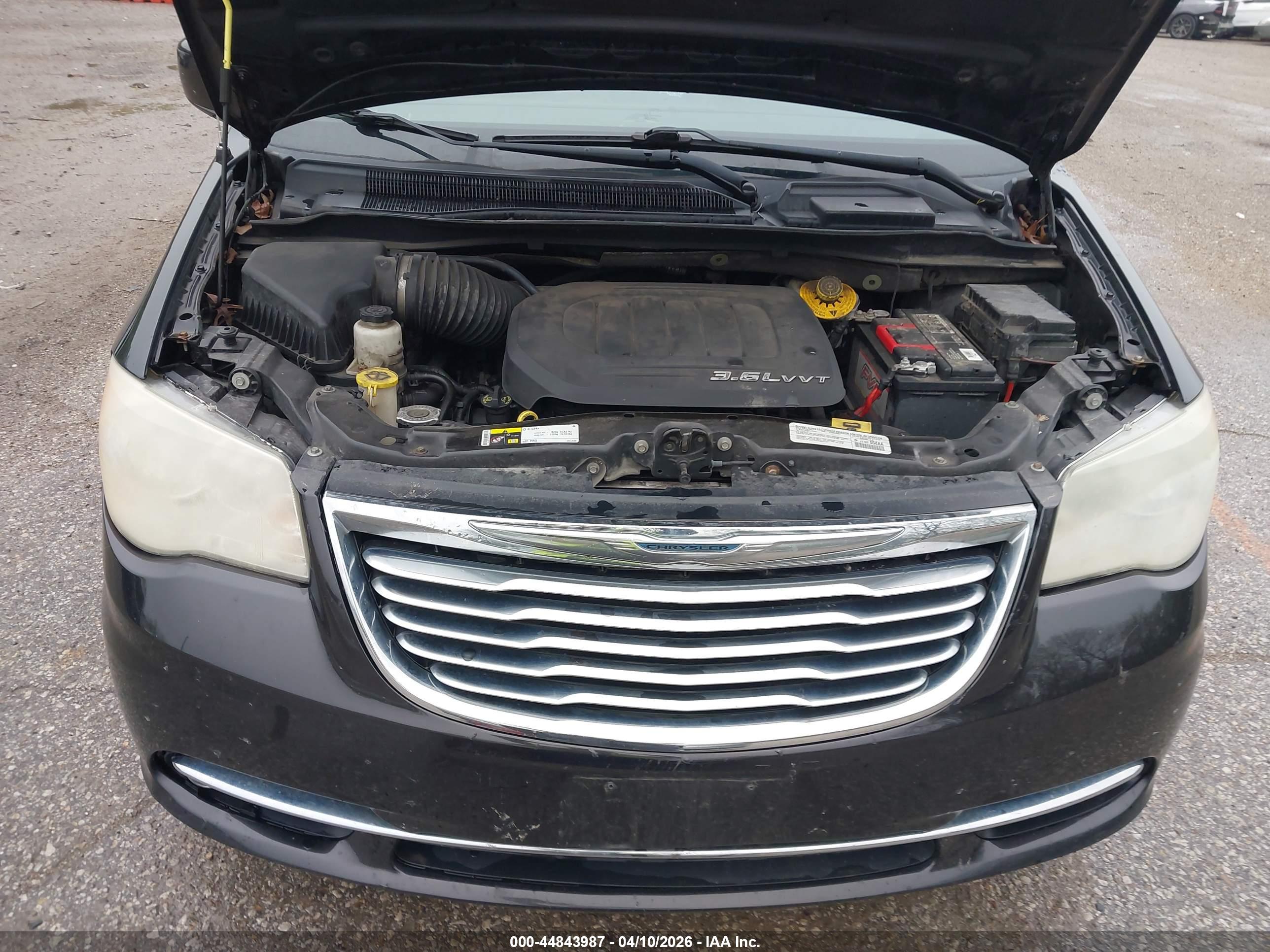 CHRYSLER TOWN image 10