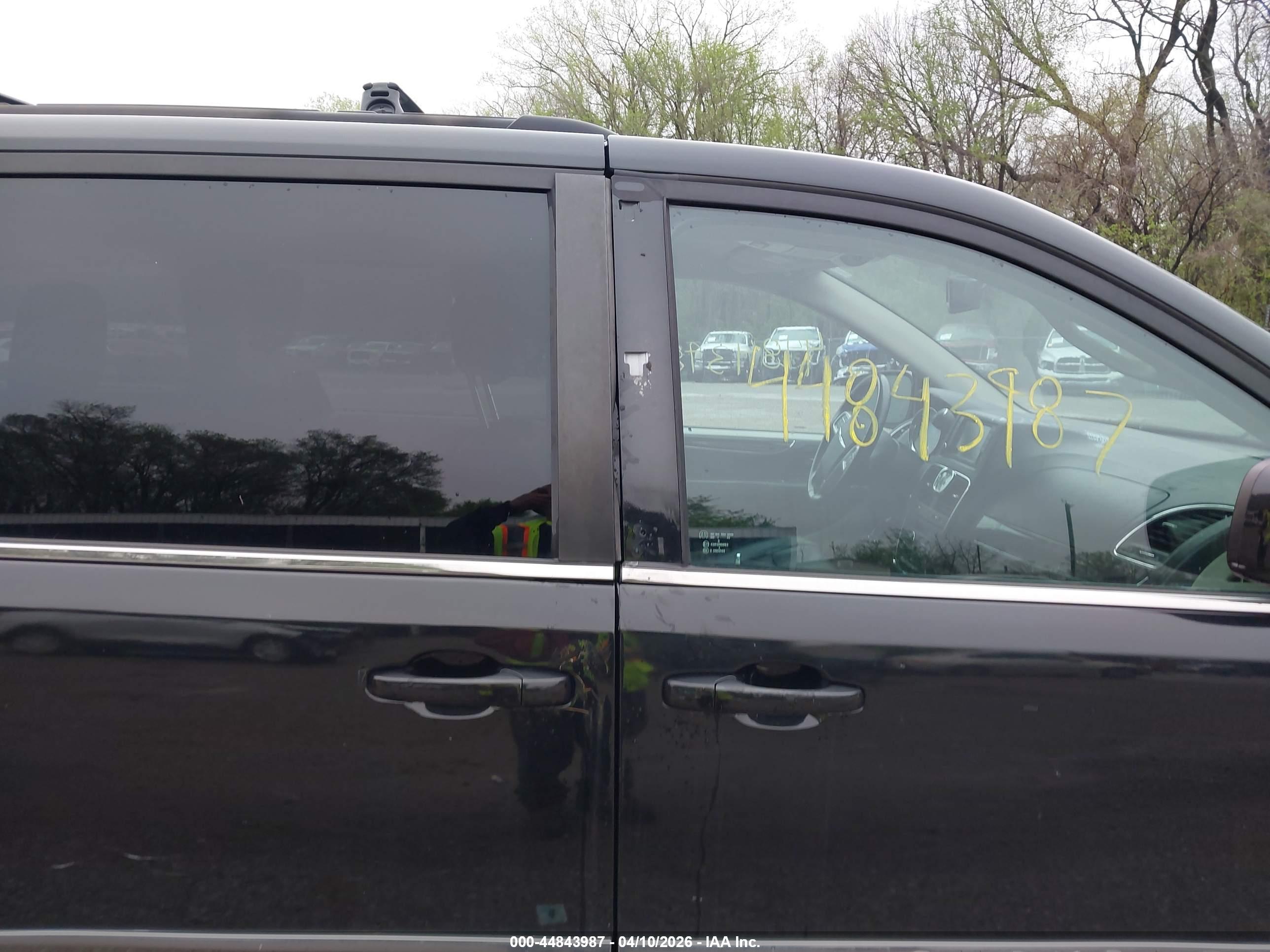 CHRYSLER TOWN image 6