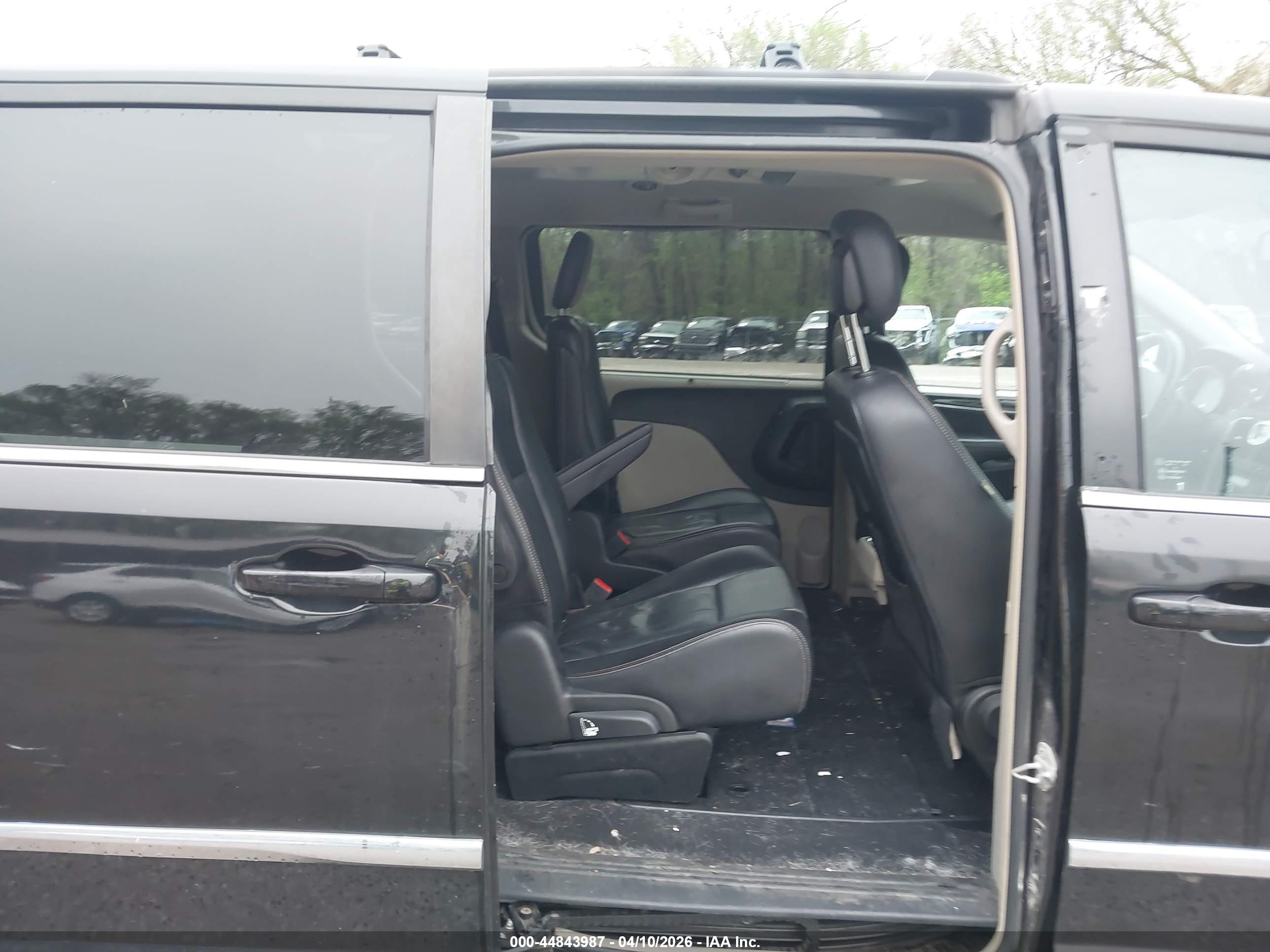 CHRYSLER TOWN image 8