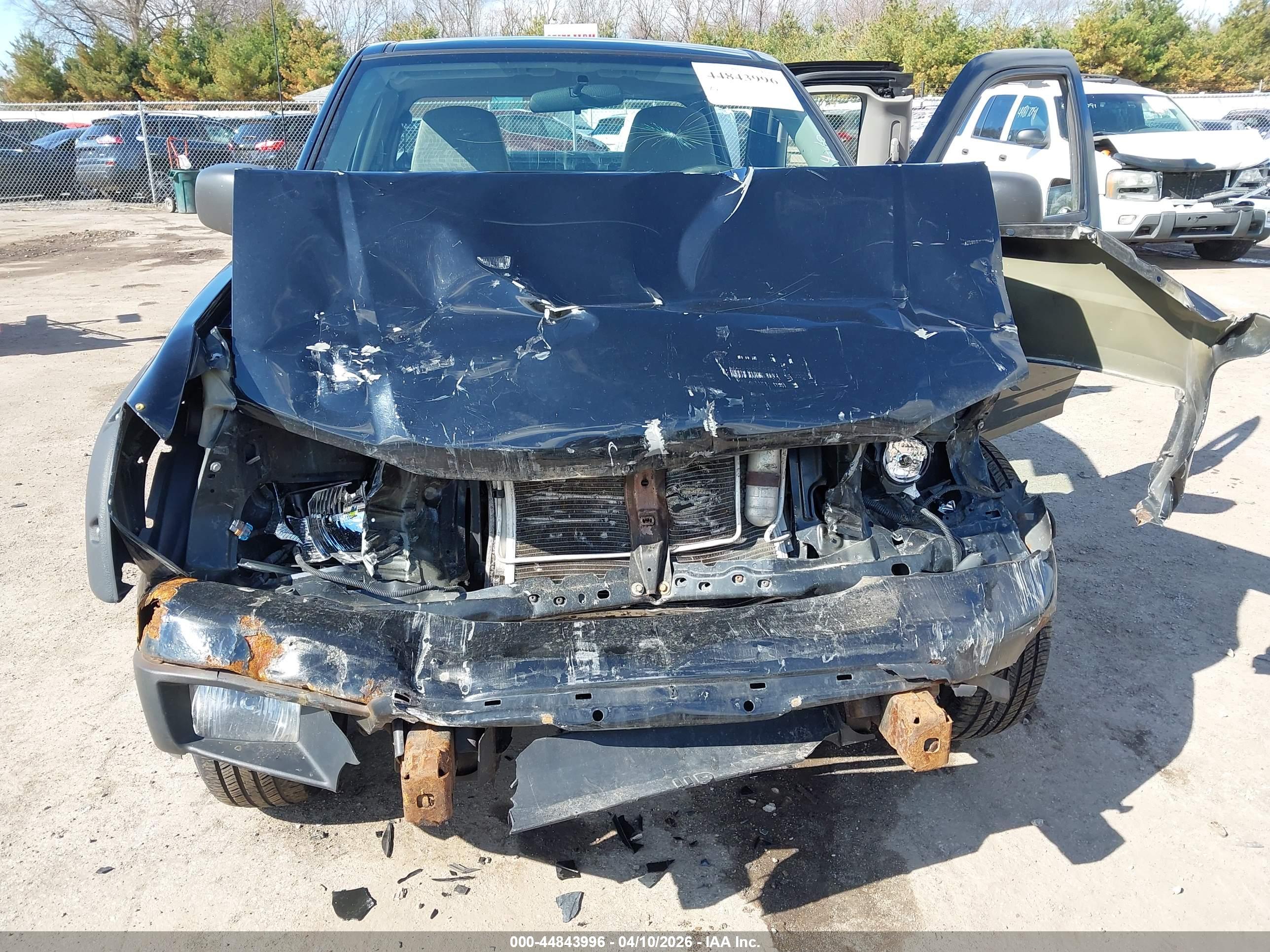 CHEVROLET COLORADO image 6