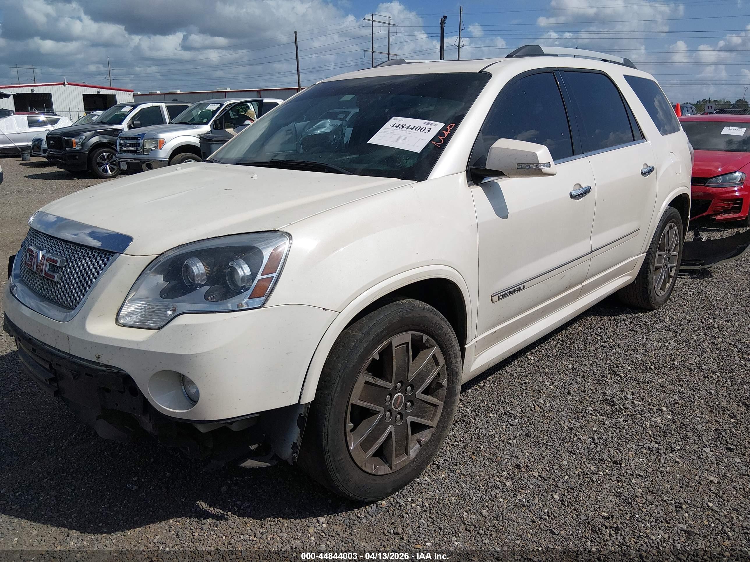 GMC ACADIA image 2