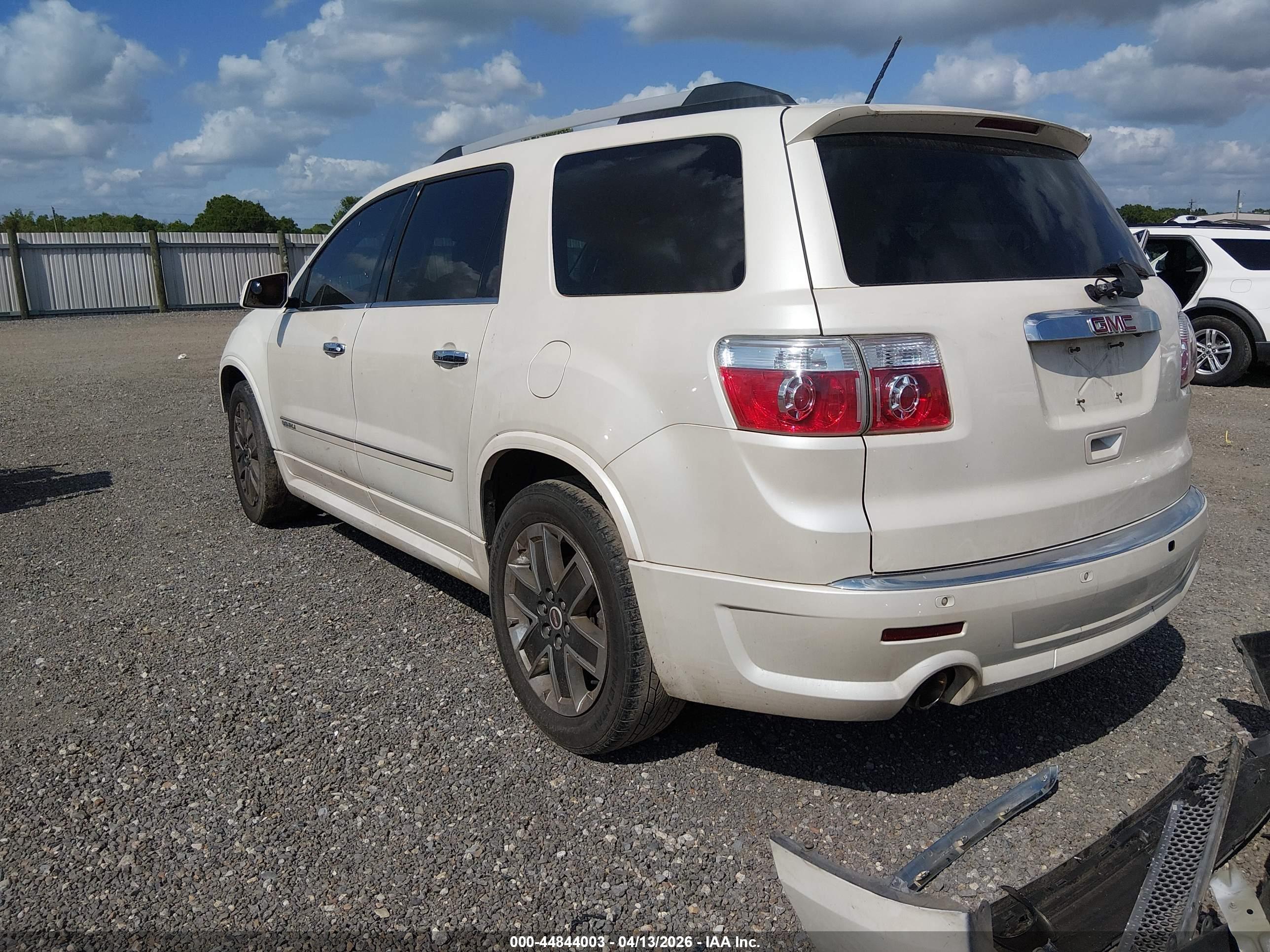 GMC ACADIA image 3