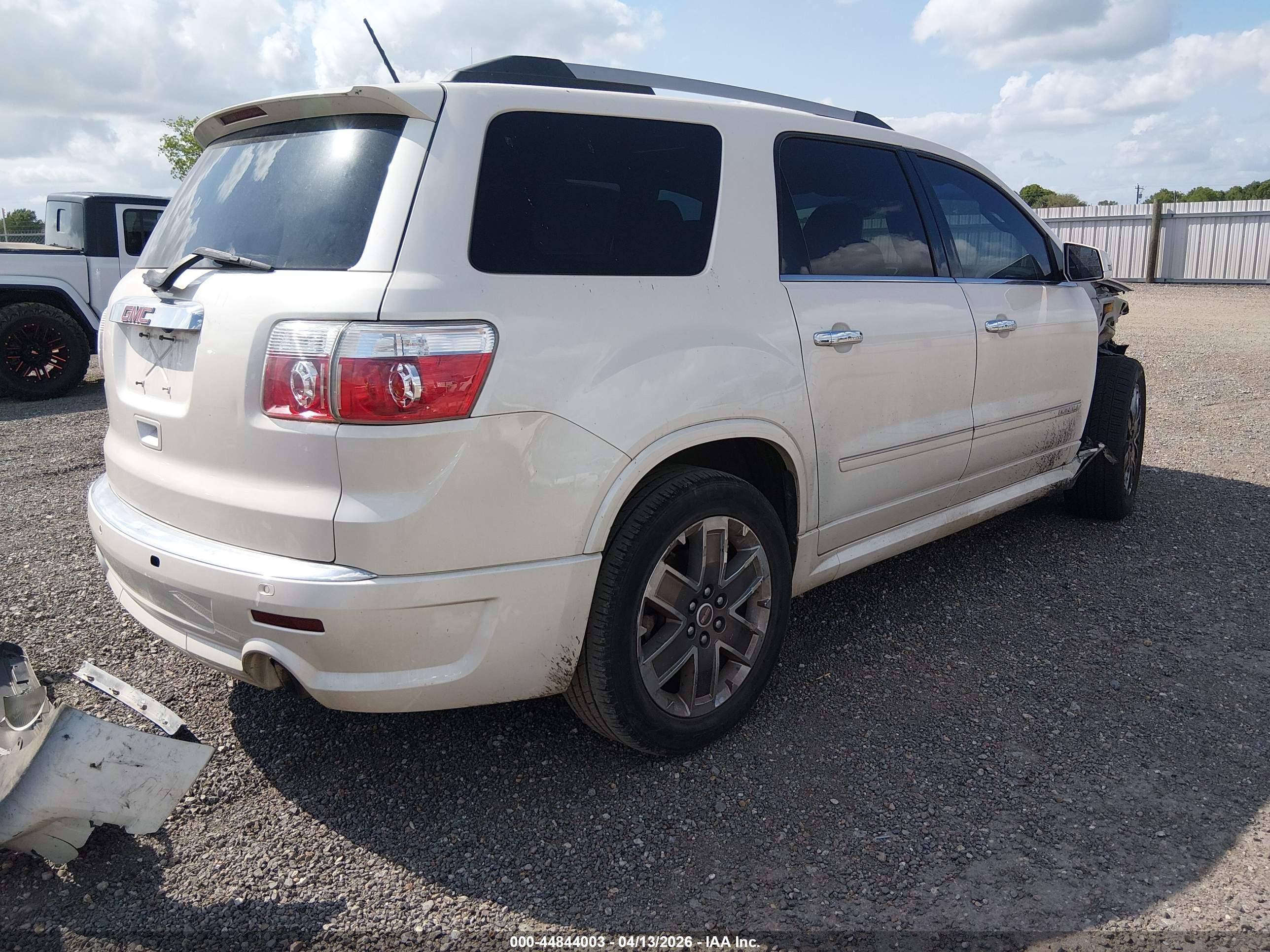 GMC ACADIA image 4
